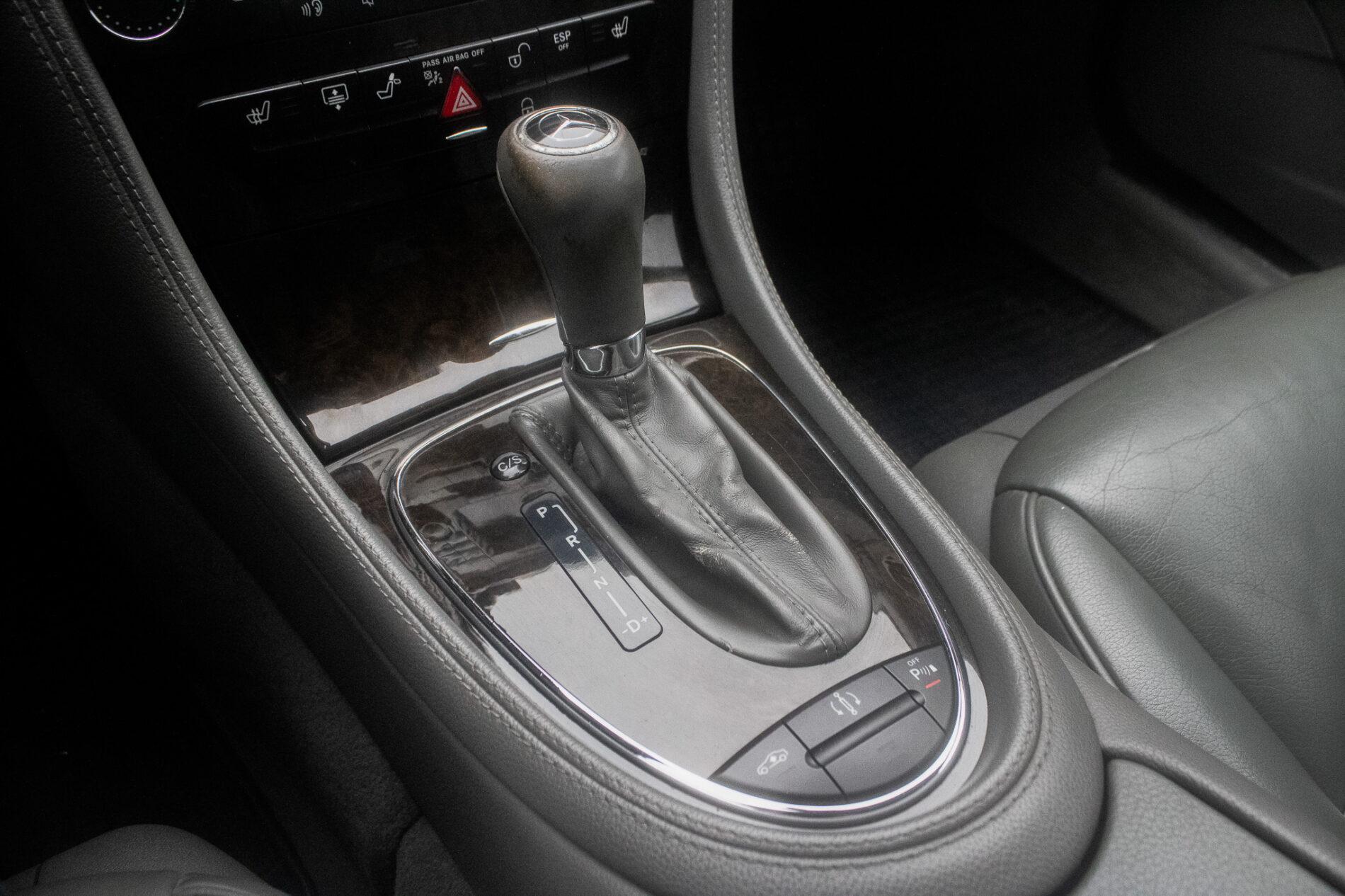 2005 Mercedes-Benz CLS 350, černá sedan, 190 126 km