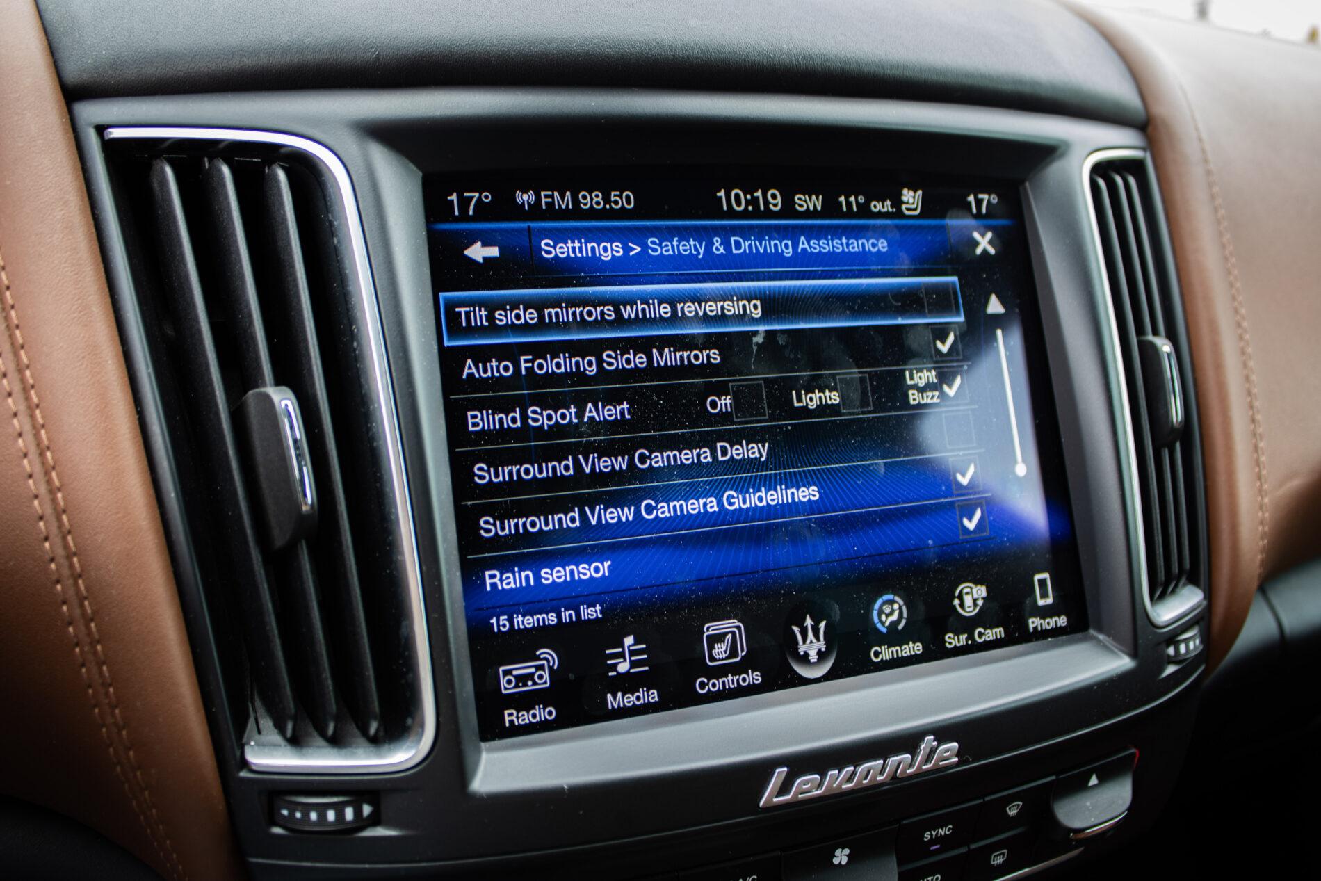 2016 Maserati Levante, bílá suv, 230 245 km