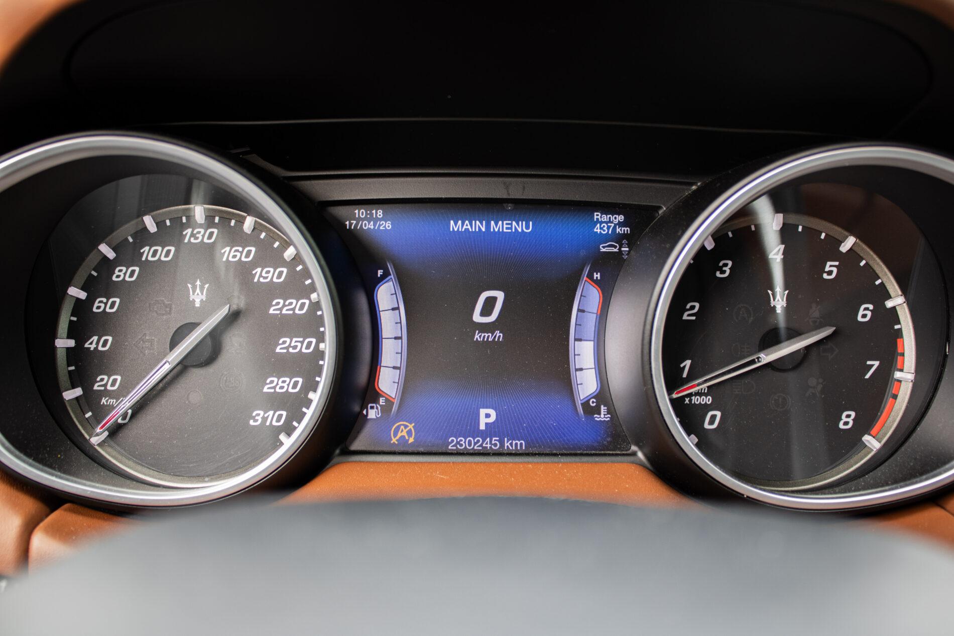 2016 Maserati Levante, bílá suv, 230 245 km