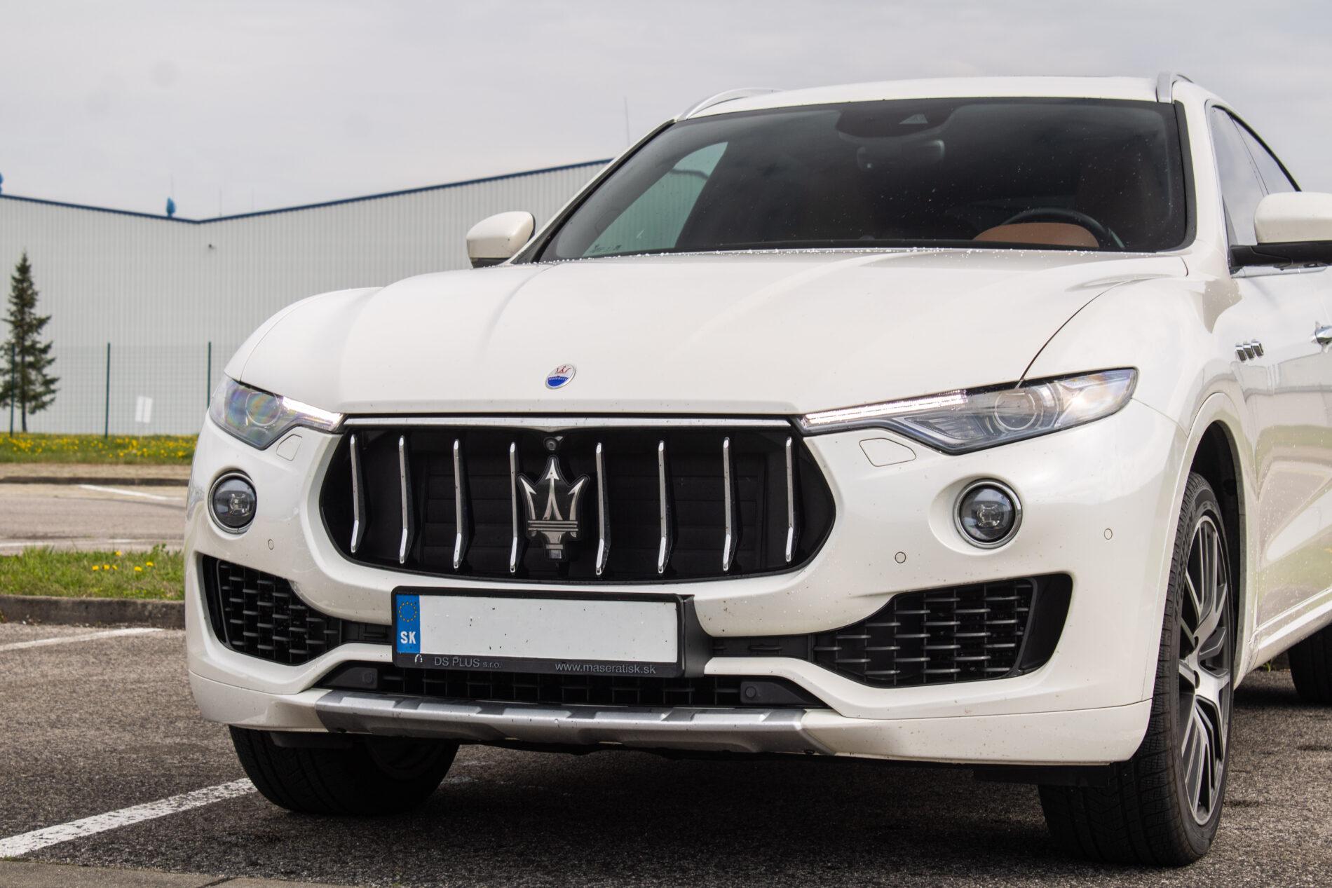 2016 Maserati Levante, bílá suv, 230 245 km