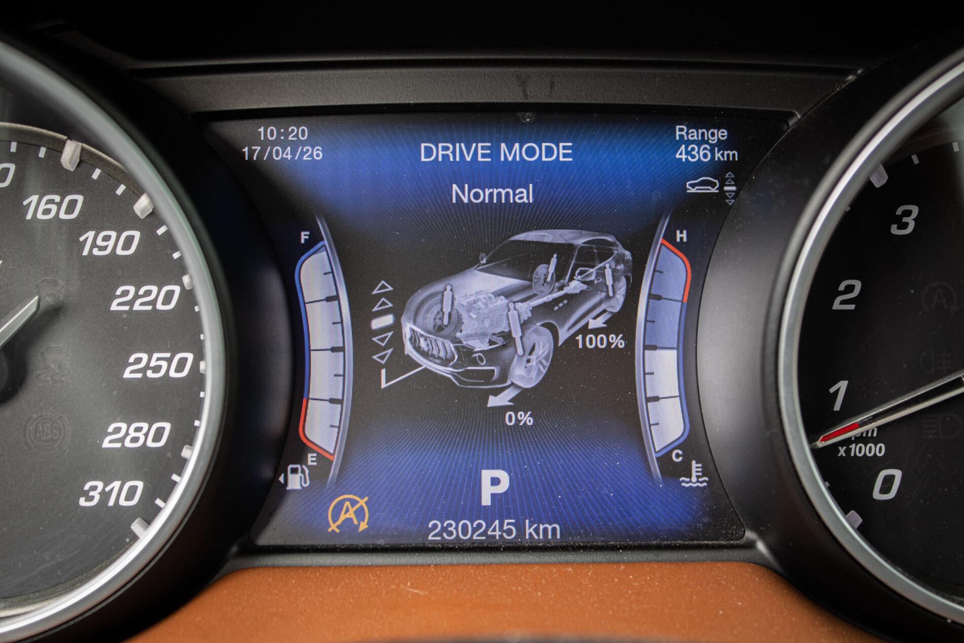 2016 Maserati Levante, bílá suv, 230 245 km