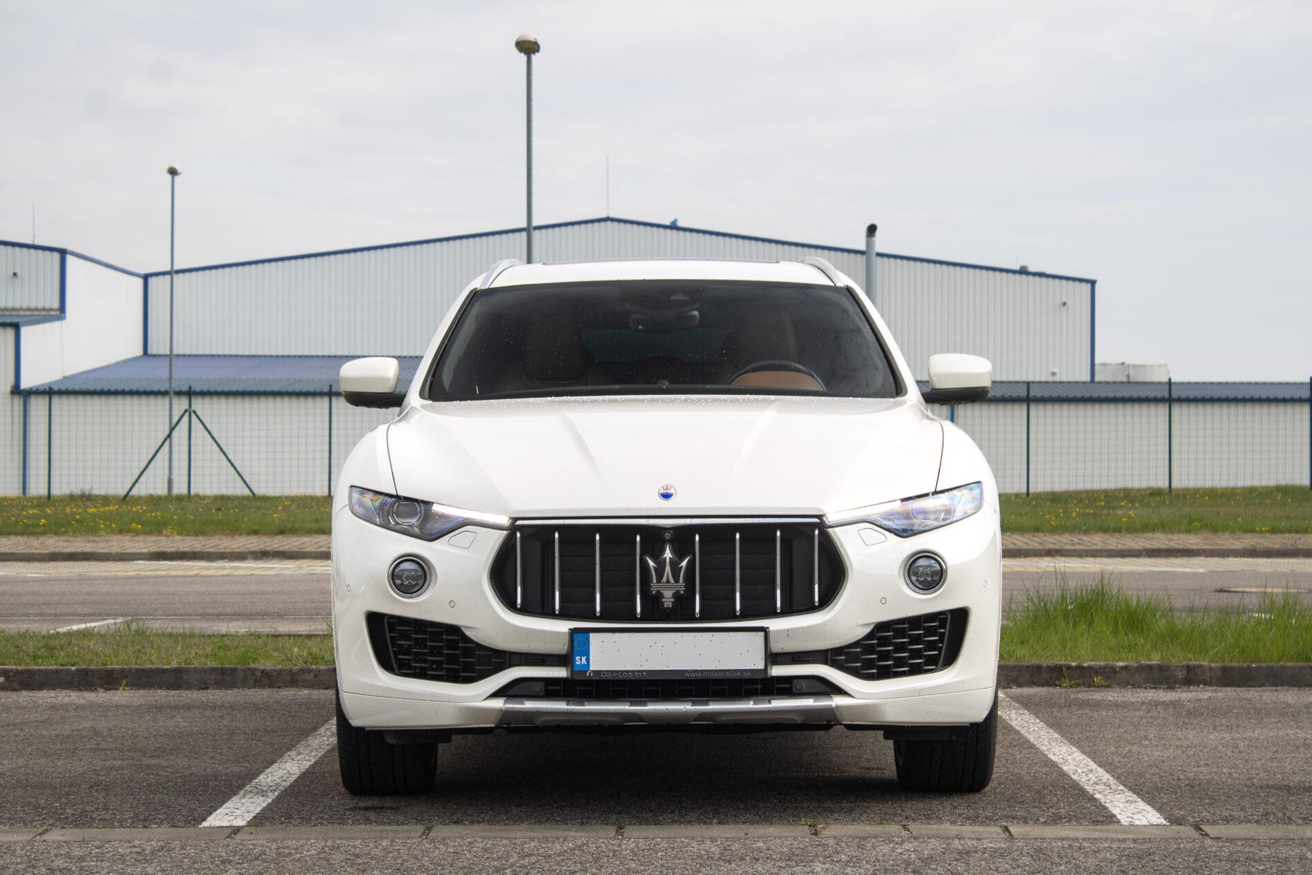 2016 Maserati Levante, bílá suv, 230 245 km