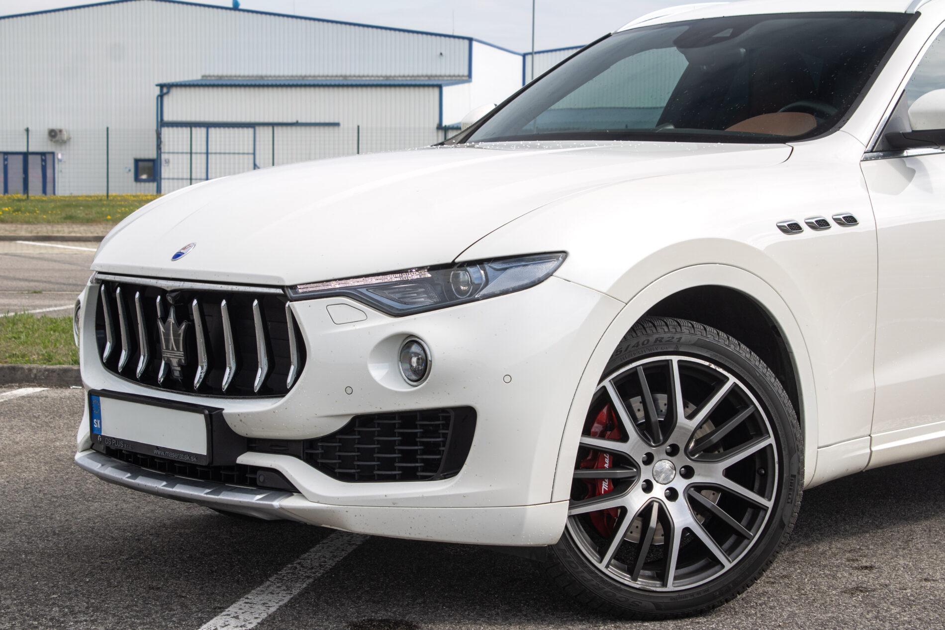 2016 Maserati Levante, bílá suv, 230 245 km
