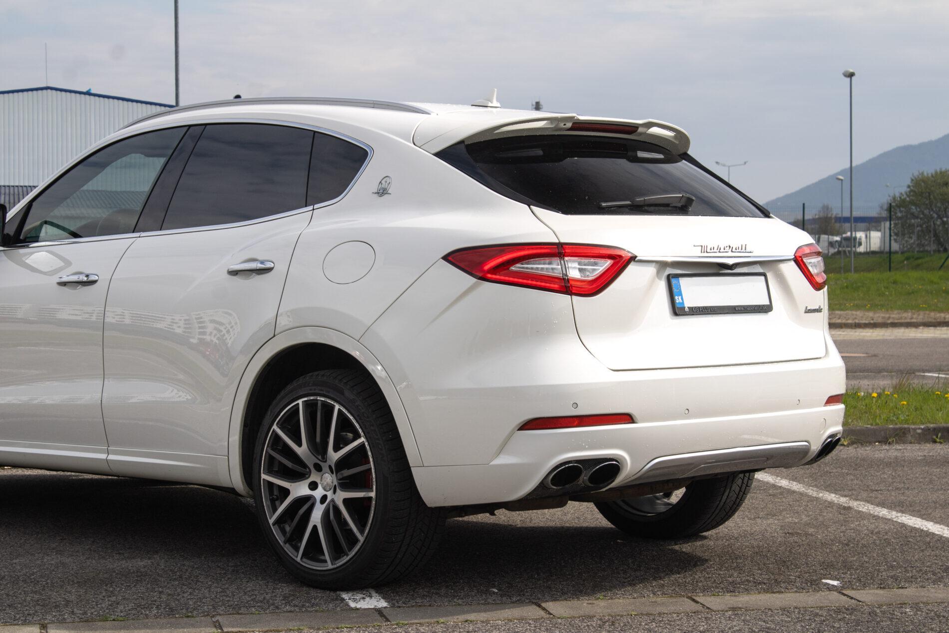 2016 Maserati Levante, bílá suv, 230 245 km
