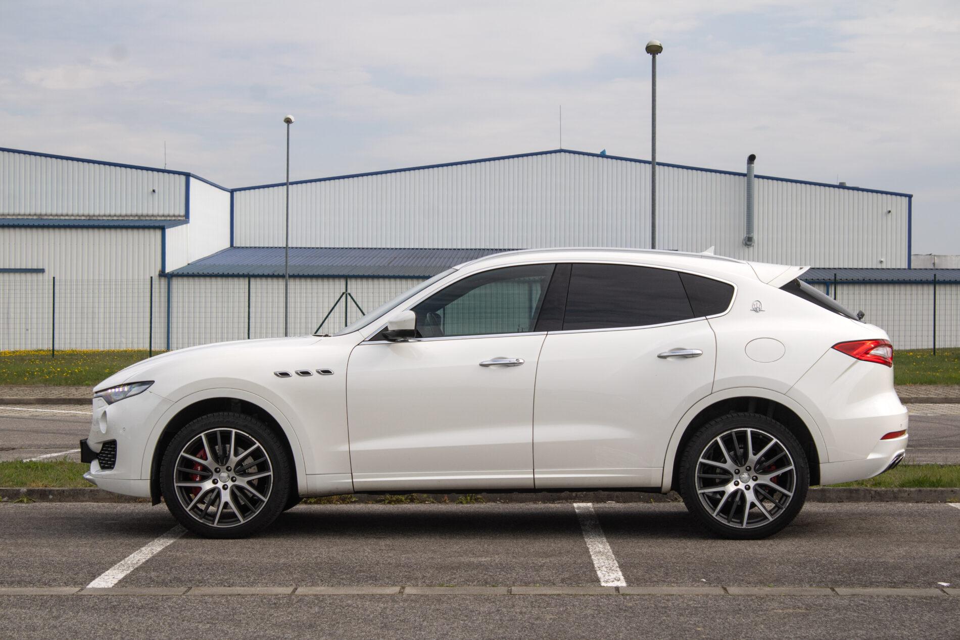 2016 Maserati Levante, bílá suv, 230 245 km