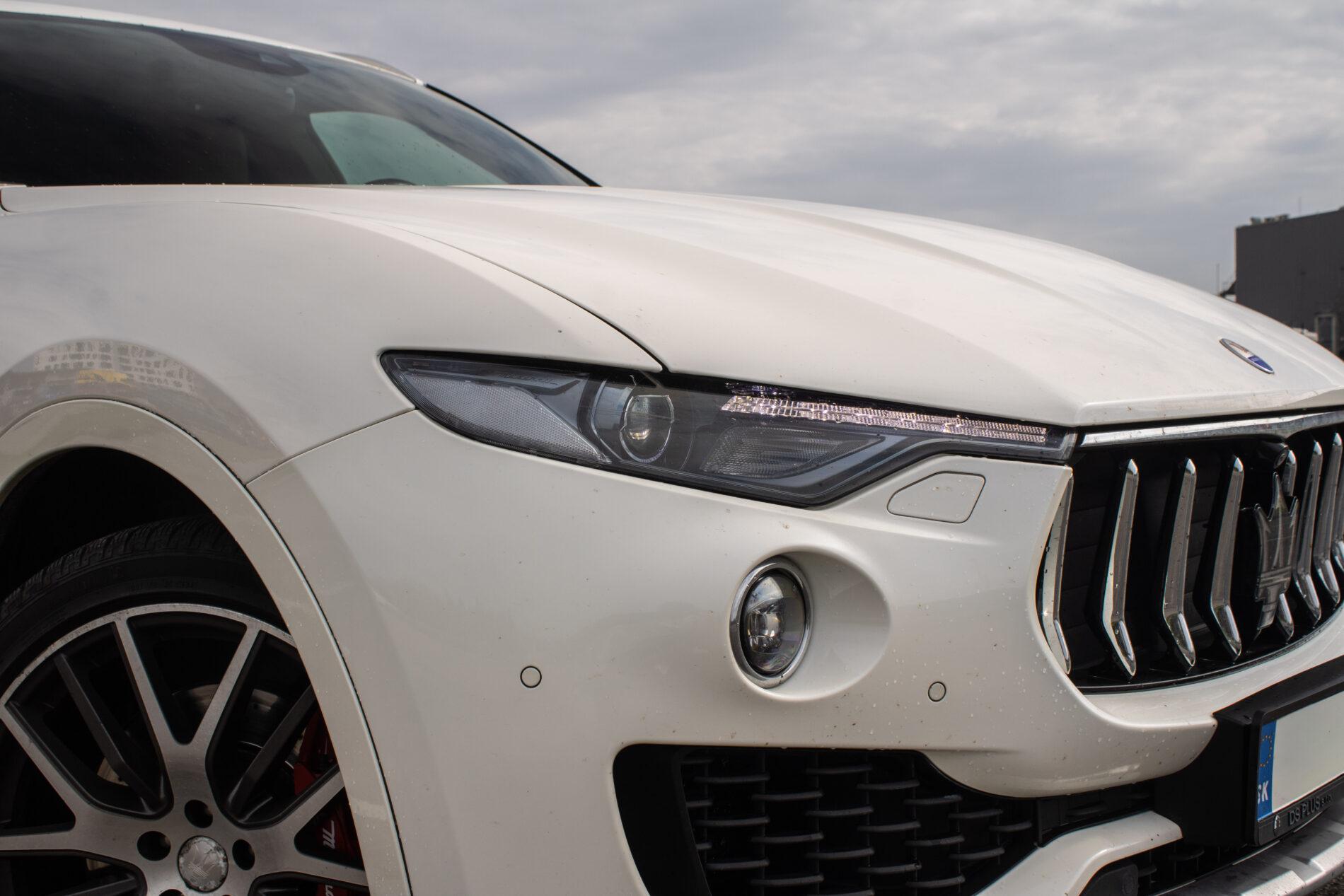 2016 Maserati Levante, bílá suv, 230 245 km