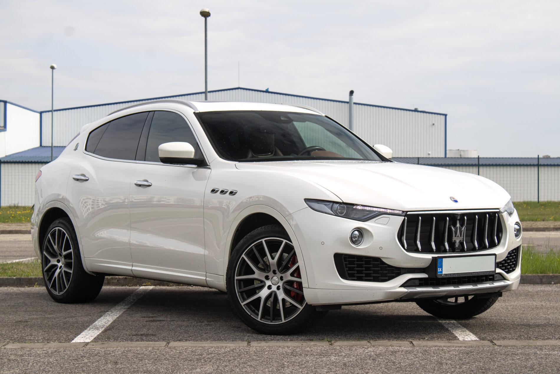 2016 Maserati Levante, bílá suv, 230 245 km