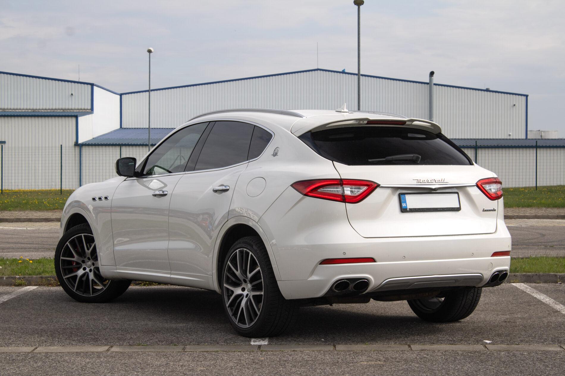2016 Maserati Levante, bílá suv, 230 245 km