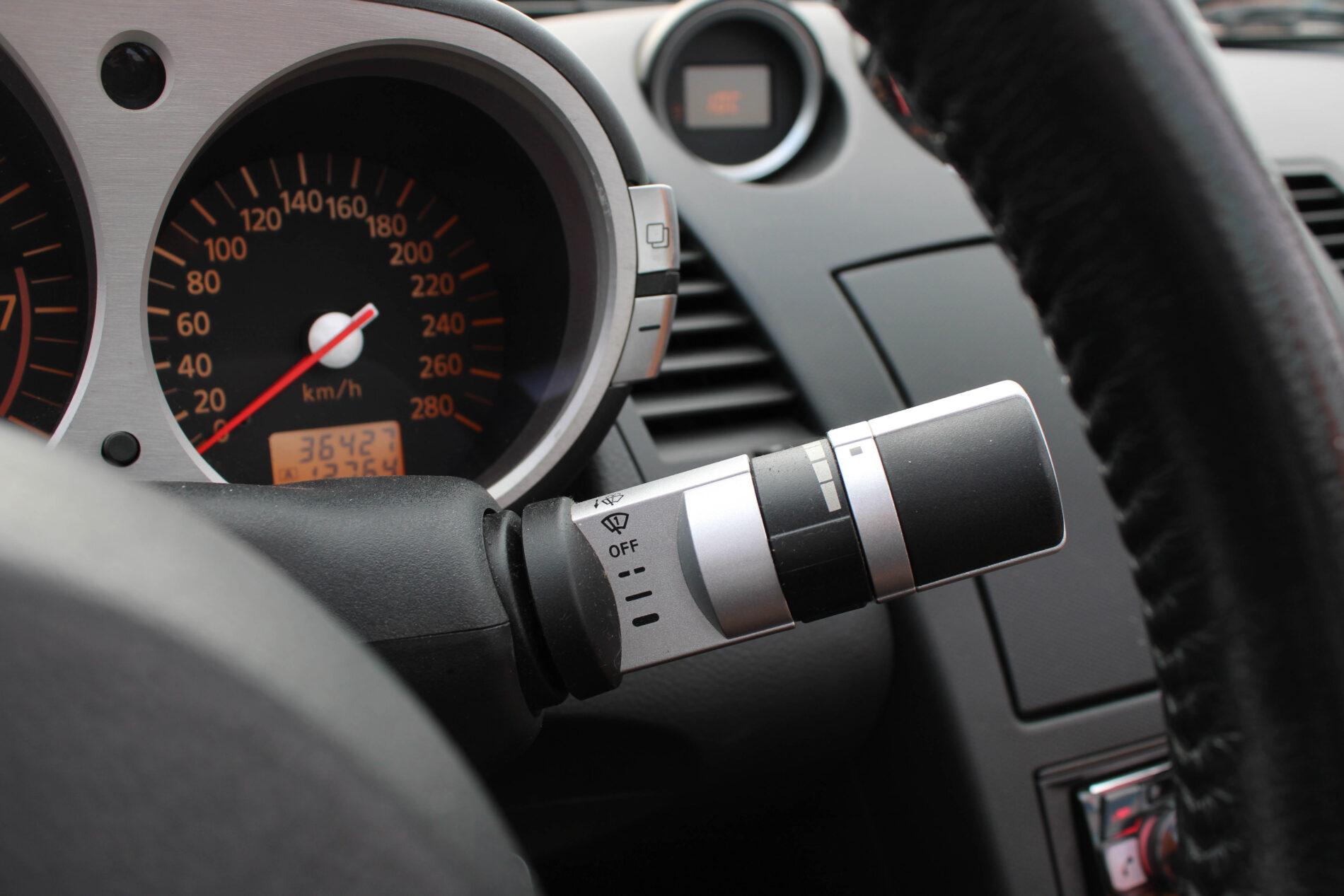 2005 Nissan 350Z, stříbrná kabriolet, 36 427 km