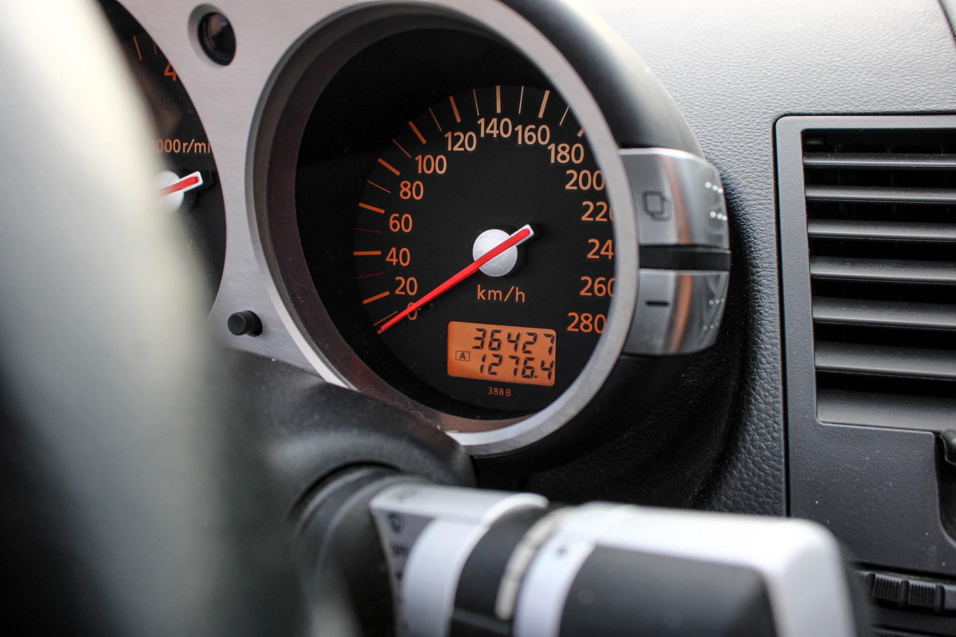 2005 Nissan 350Z, stříbrná kabriolet, 36 427 km