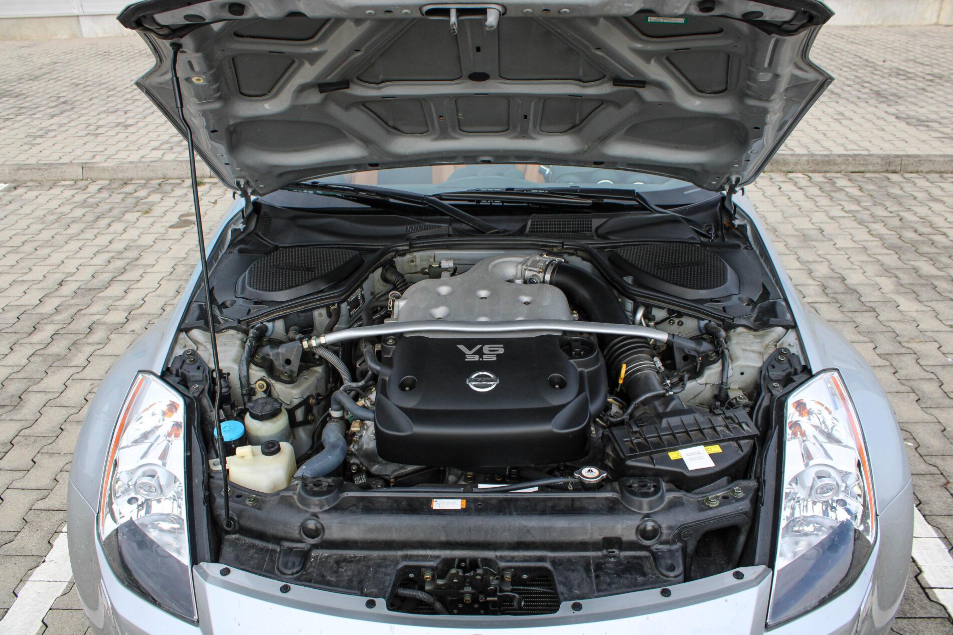 2005 Nissan 350Z, stříbrná kabriolet, 36 427 km