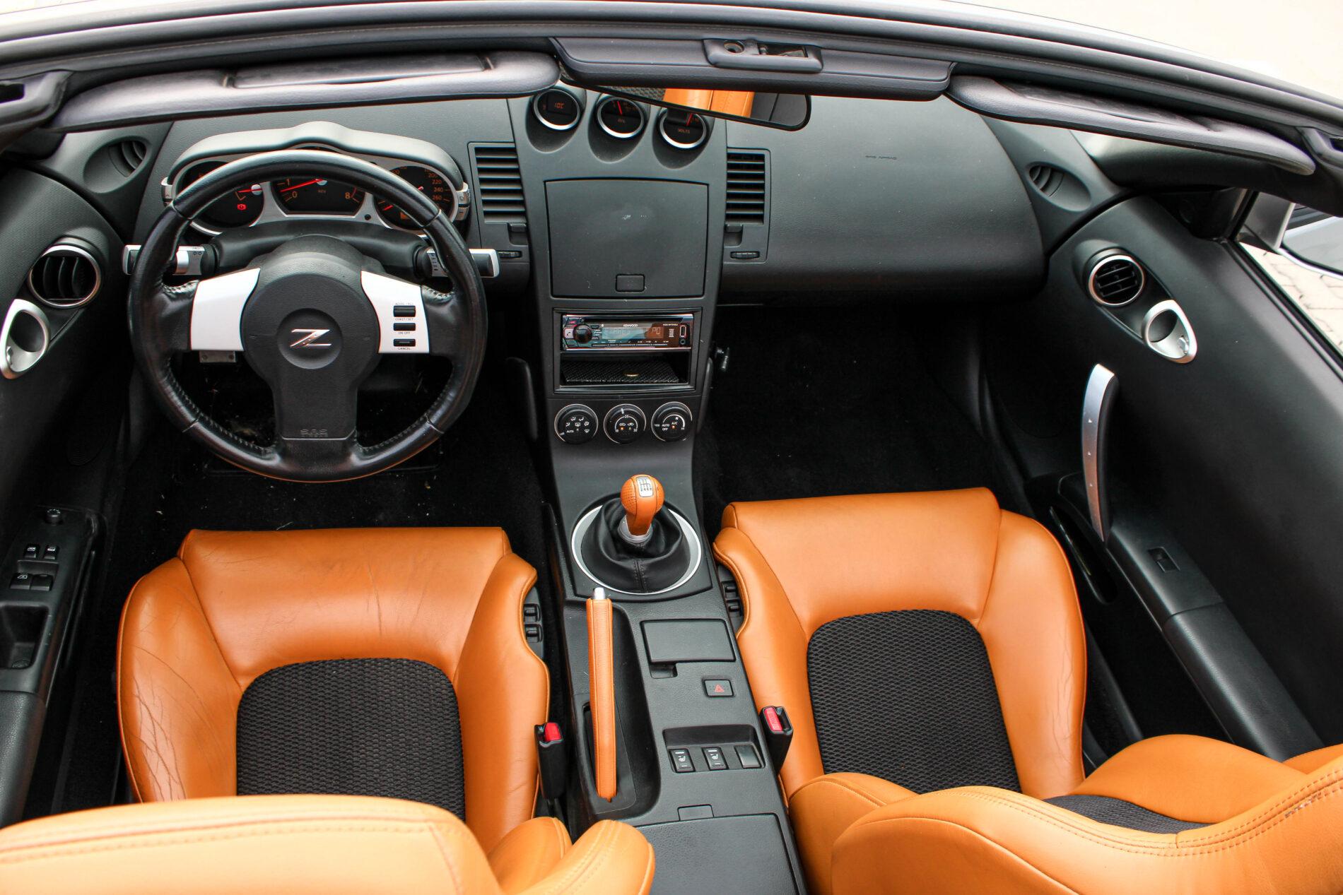 2005 Nissan 350Z, stříbrná kabriolet, 36 427 km