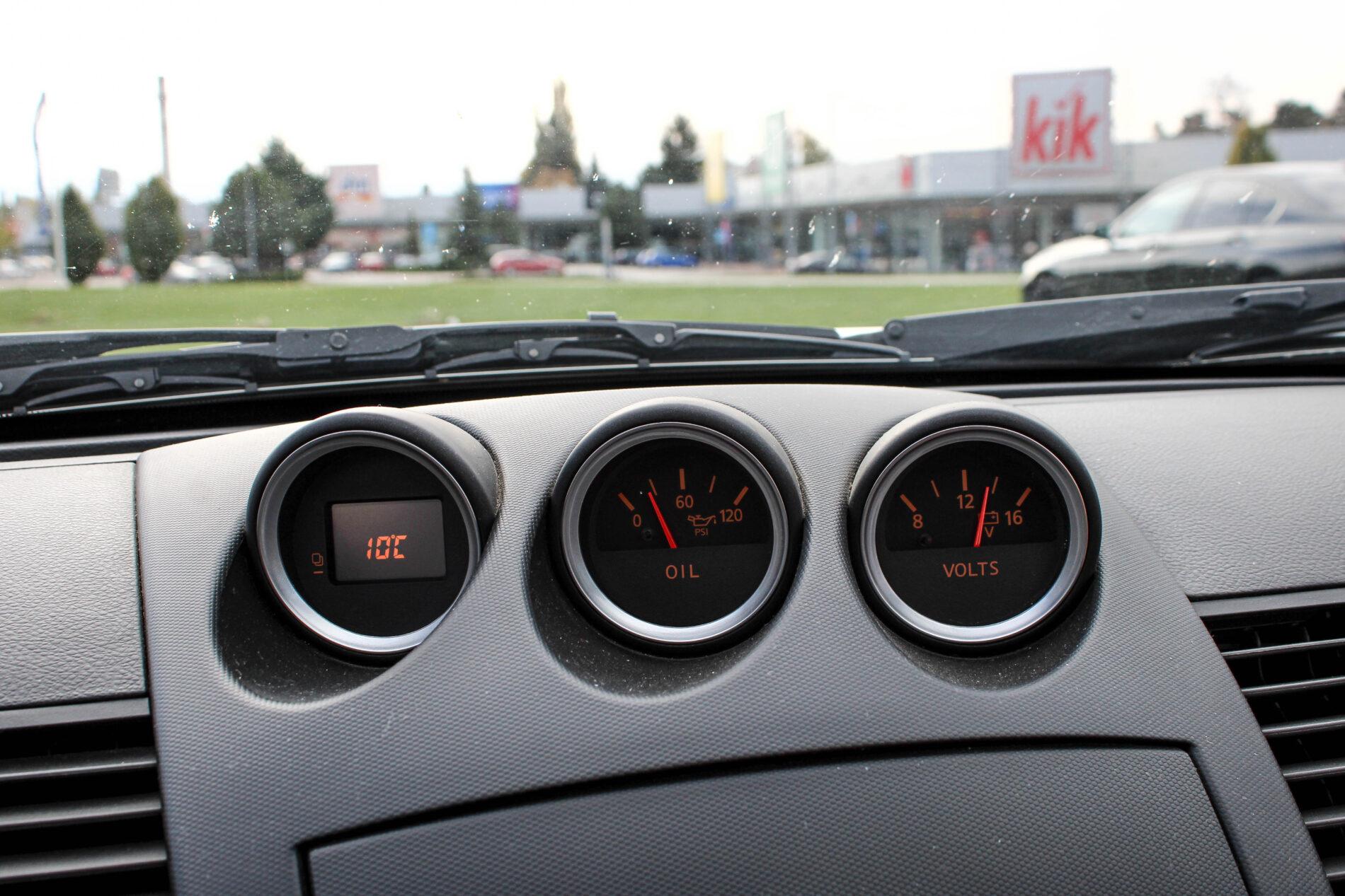 2005 Nissan 350Z, stříbrná kabriolet, 36 427 km