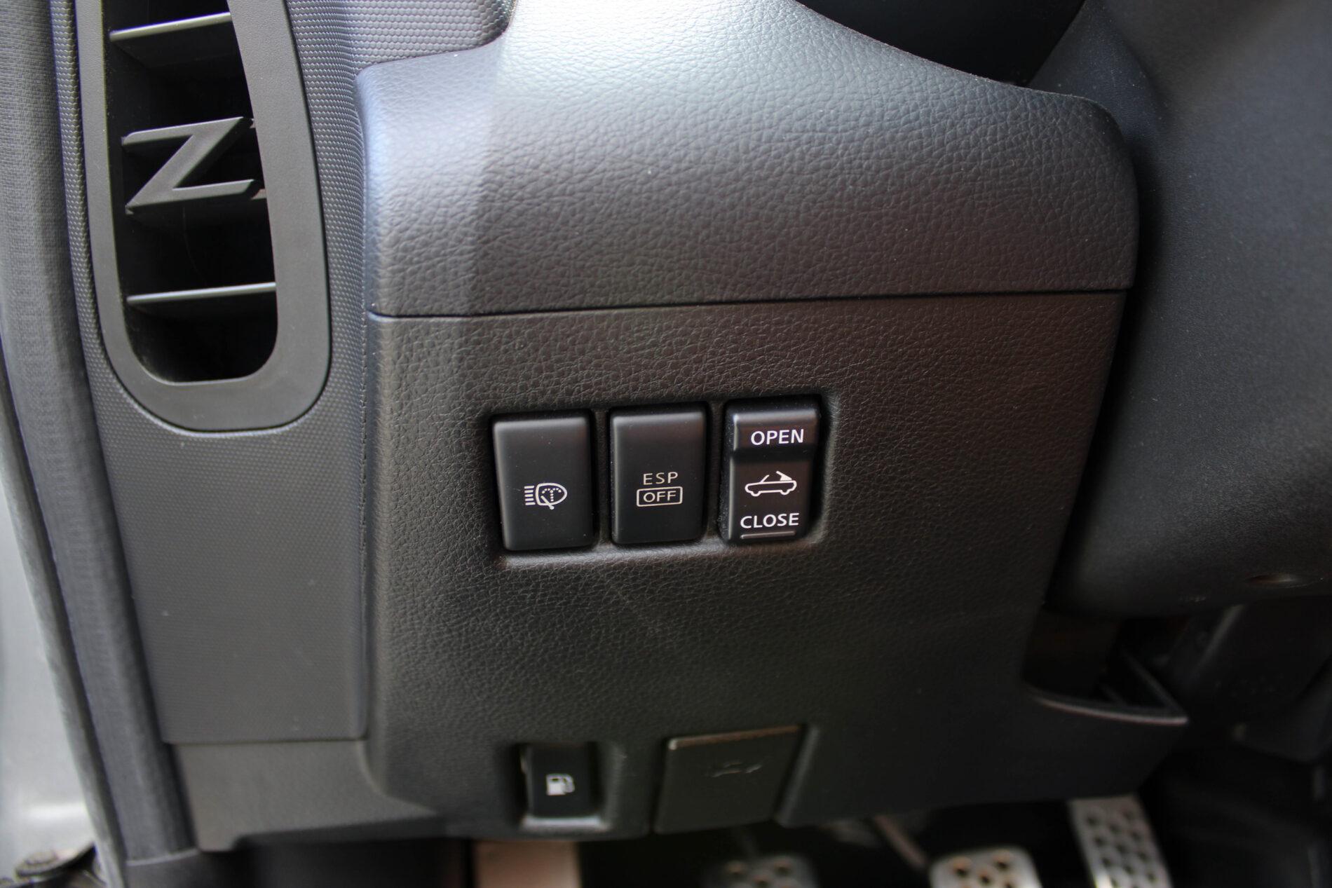2005 Nissan 350Z, stříbrná kabriolet, 36 427 km
