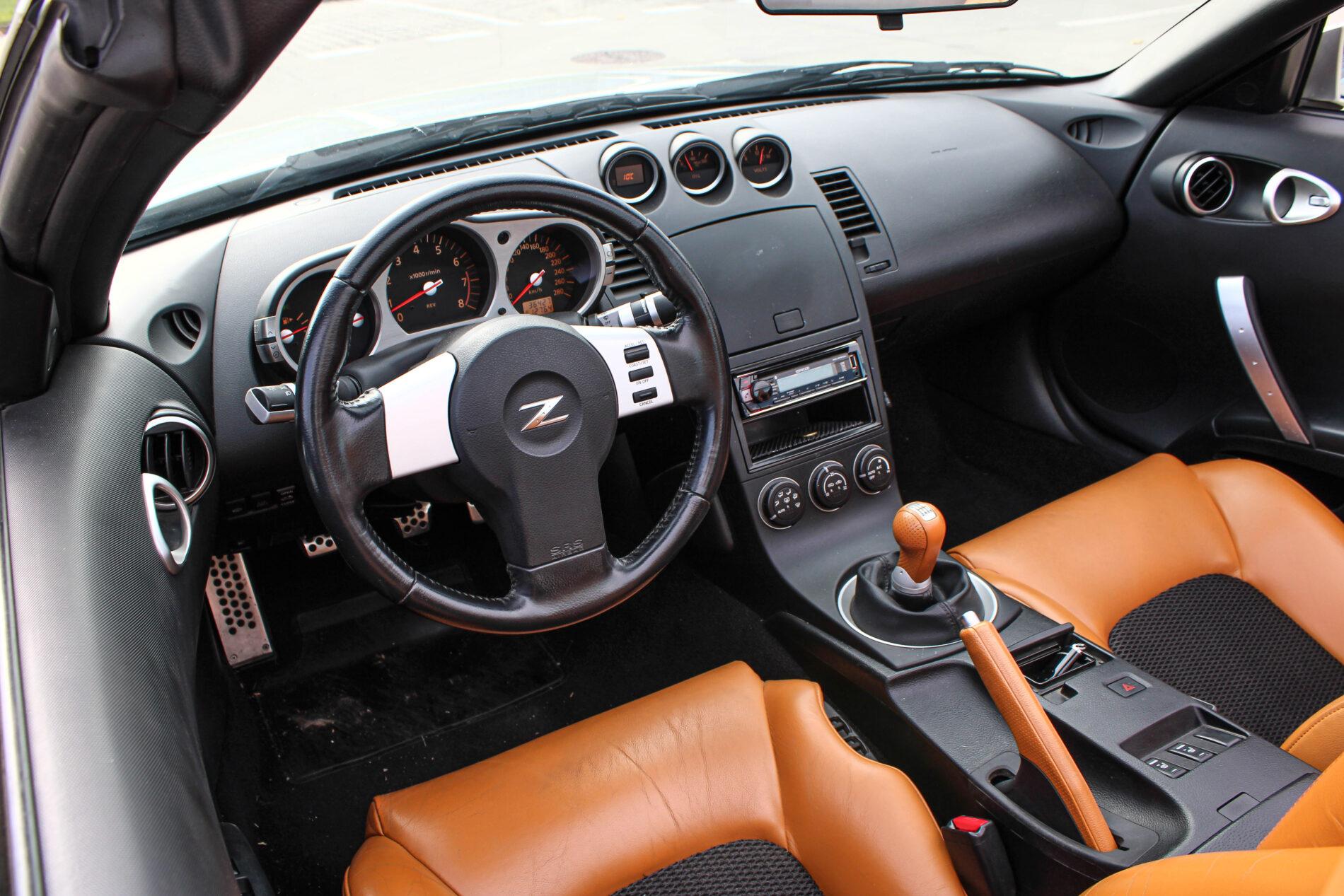 2005 Nissan 350Z, stříbrná kabriolet, 36 427 km