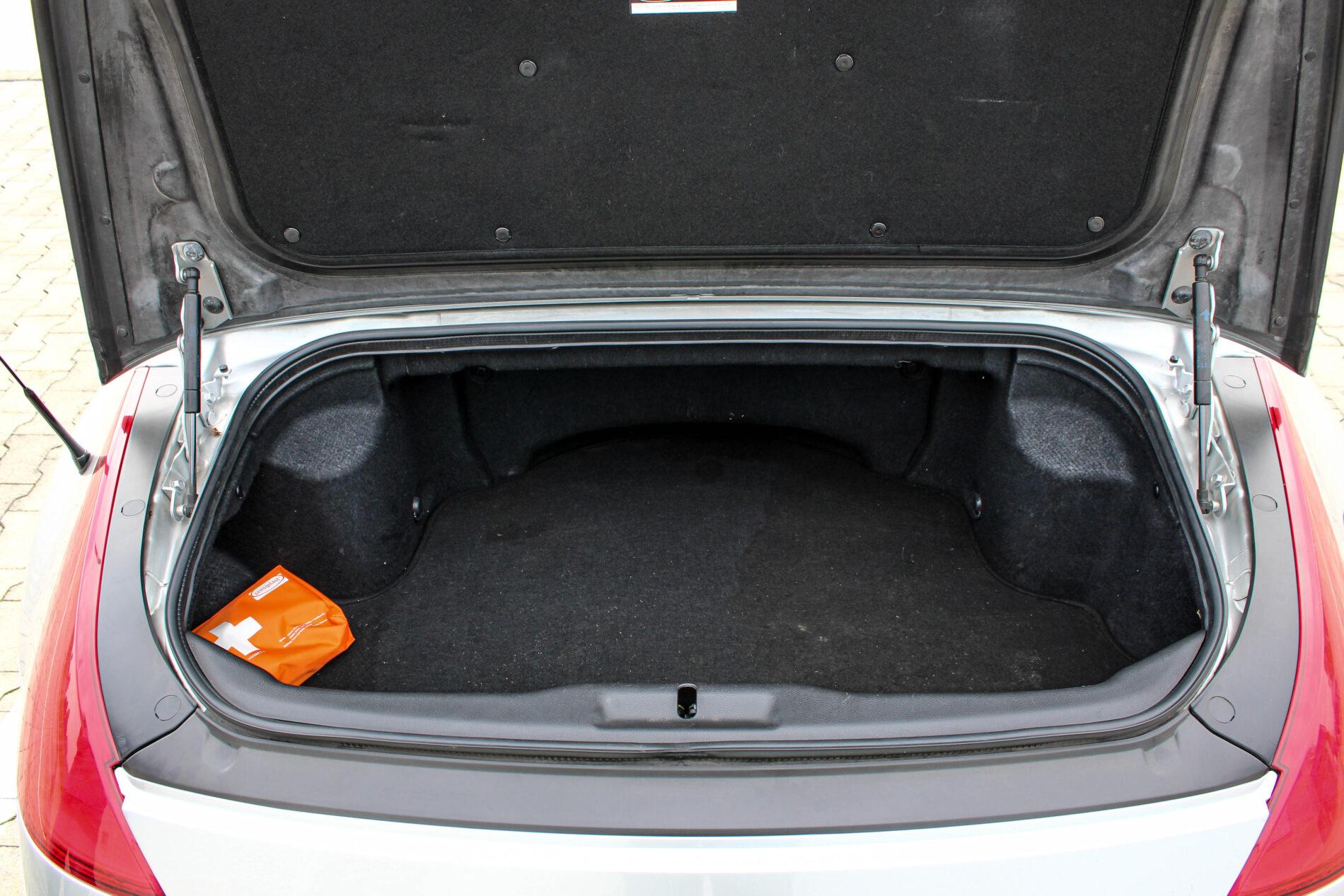 2005 Nissan 350Z, stříbrná kabriolet, 36 427 km