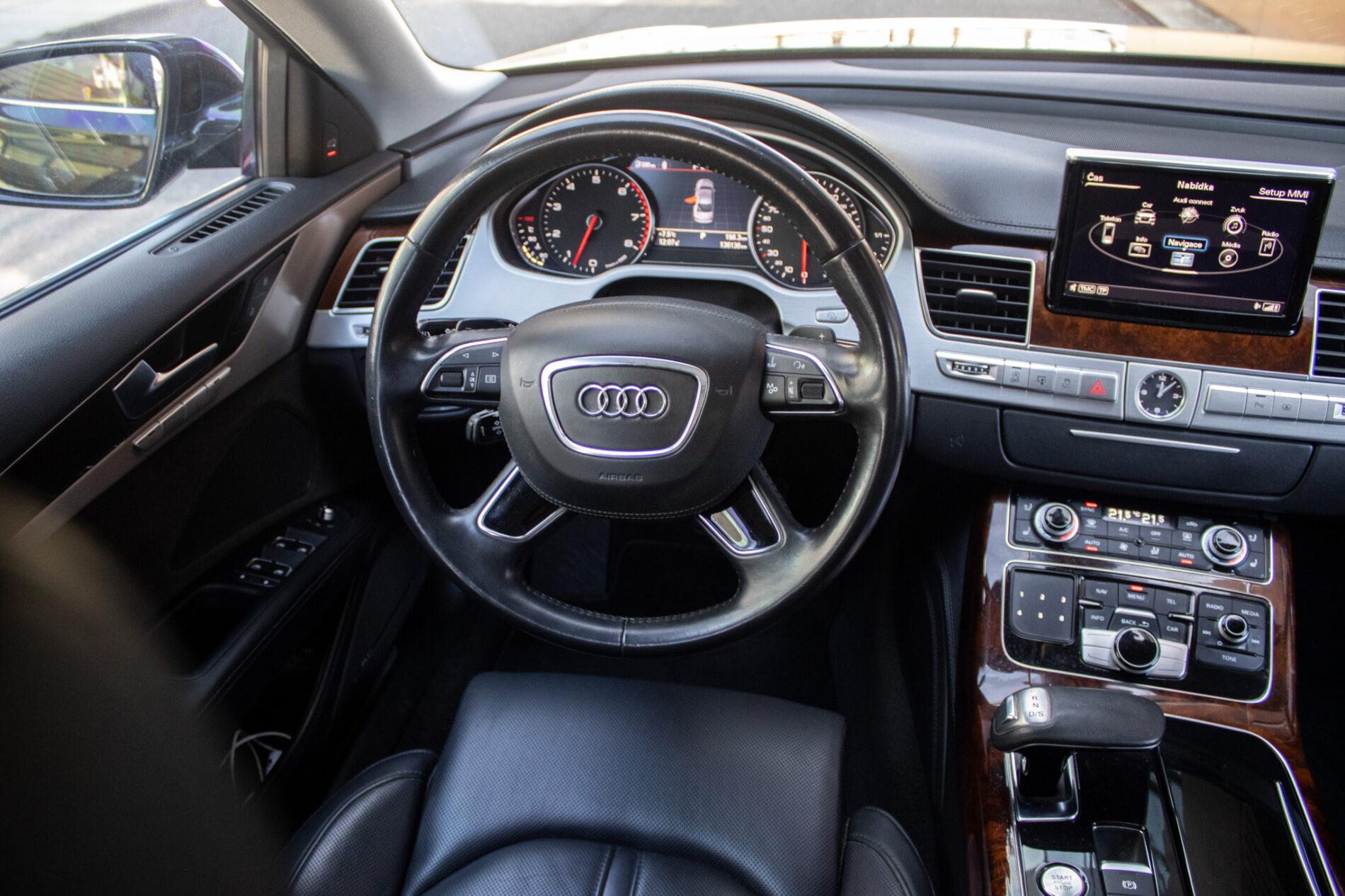 2013 AUDI A8, šedá sedan, 136 136 km