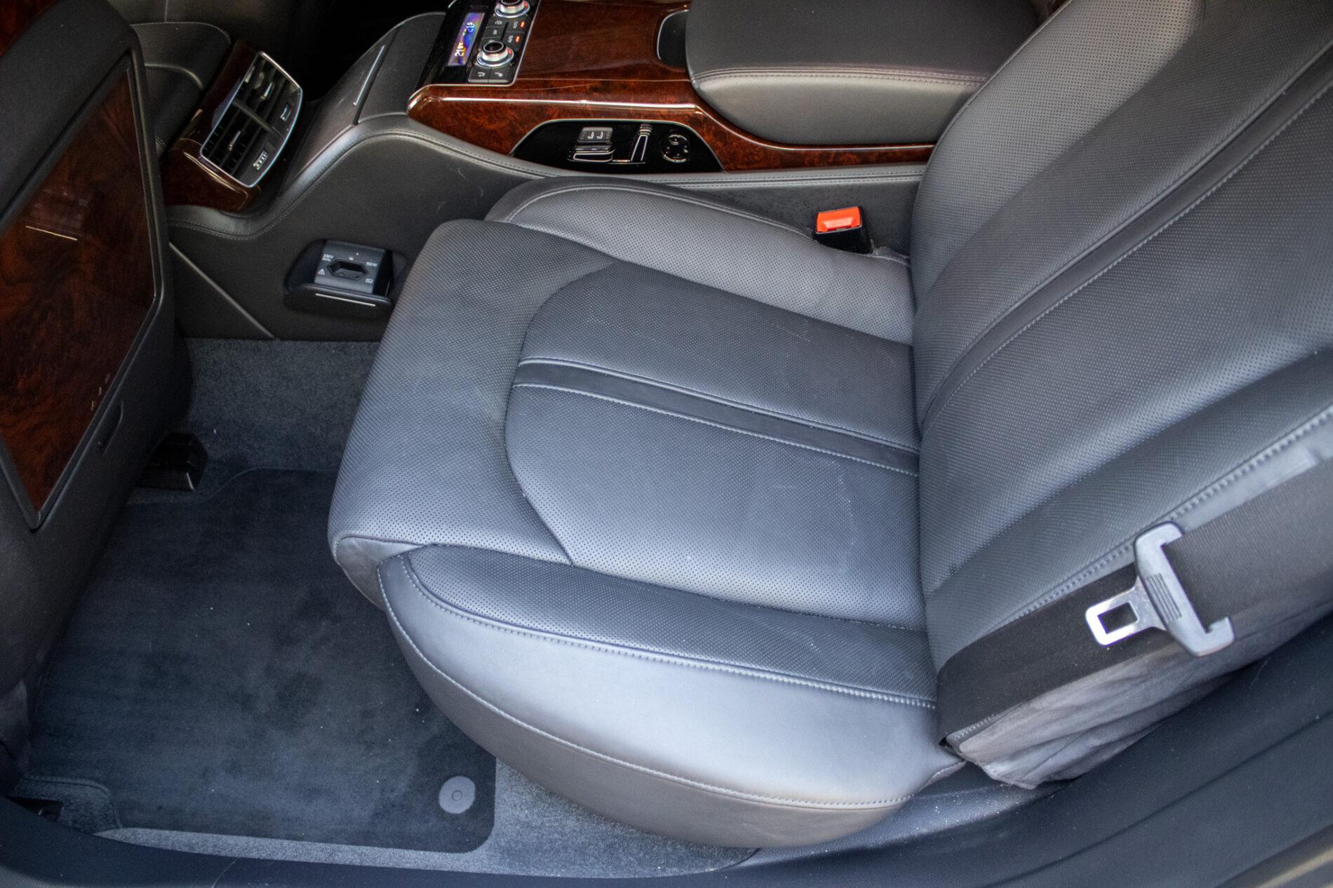 2013 AUDI A8, šedá sedan, 136 136 km