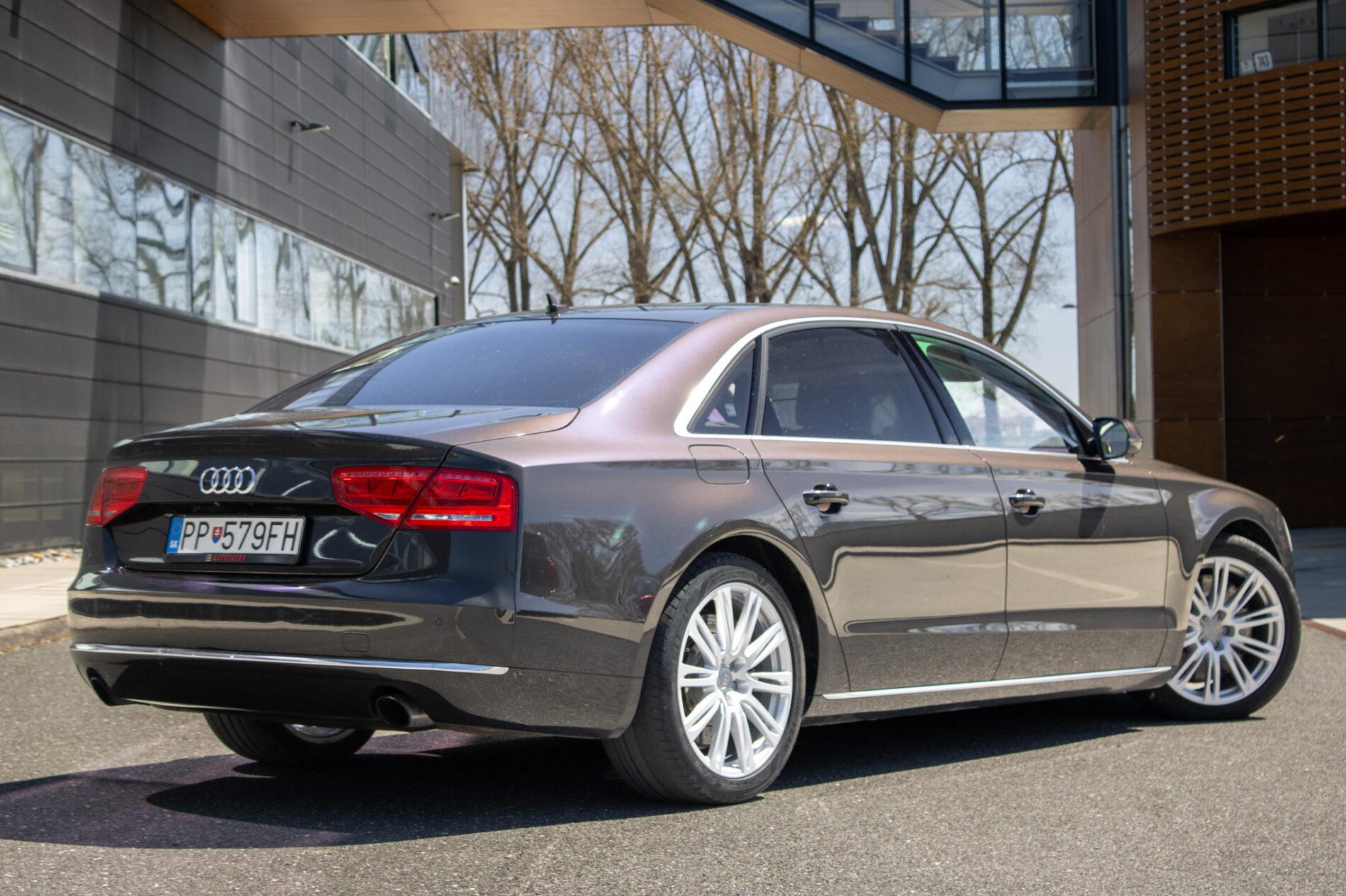 2013 AUDI A8, šedá sedan, 136 136 km