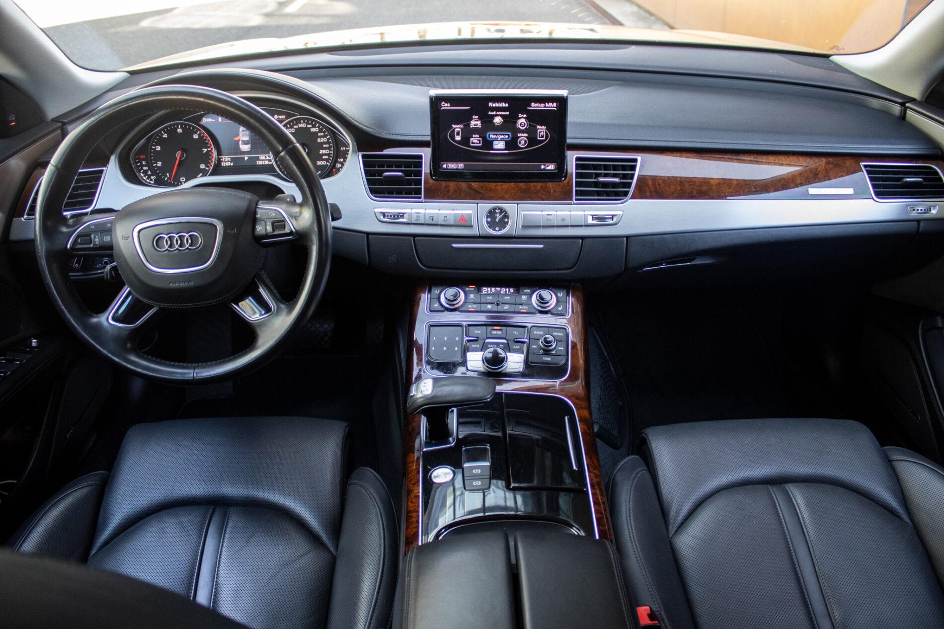 2013 AUDI A8, šedá sedan, 136 136 km