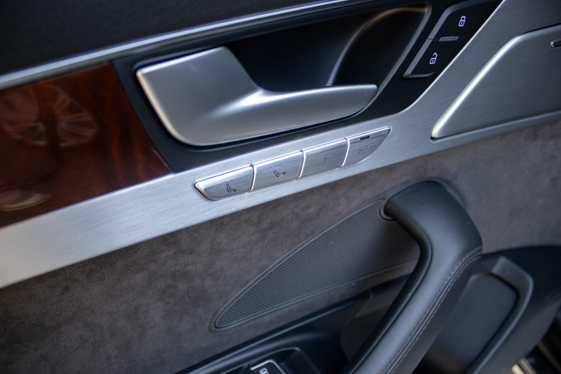 2013 AUDI A8, šedá sedan, 136 136 km