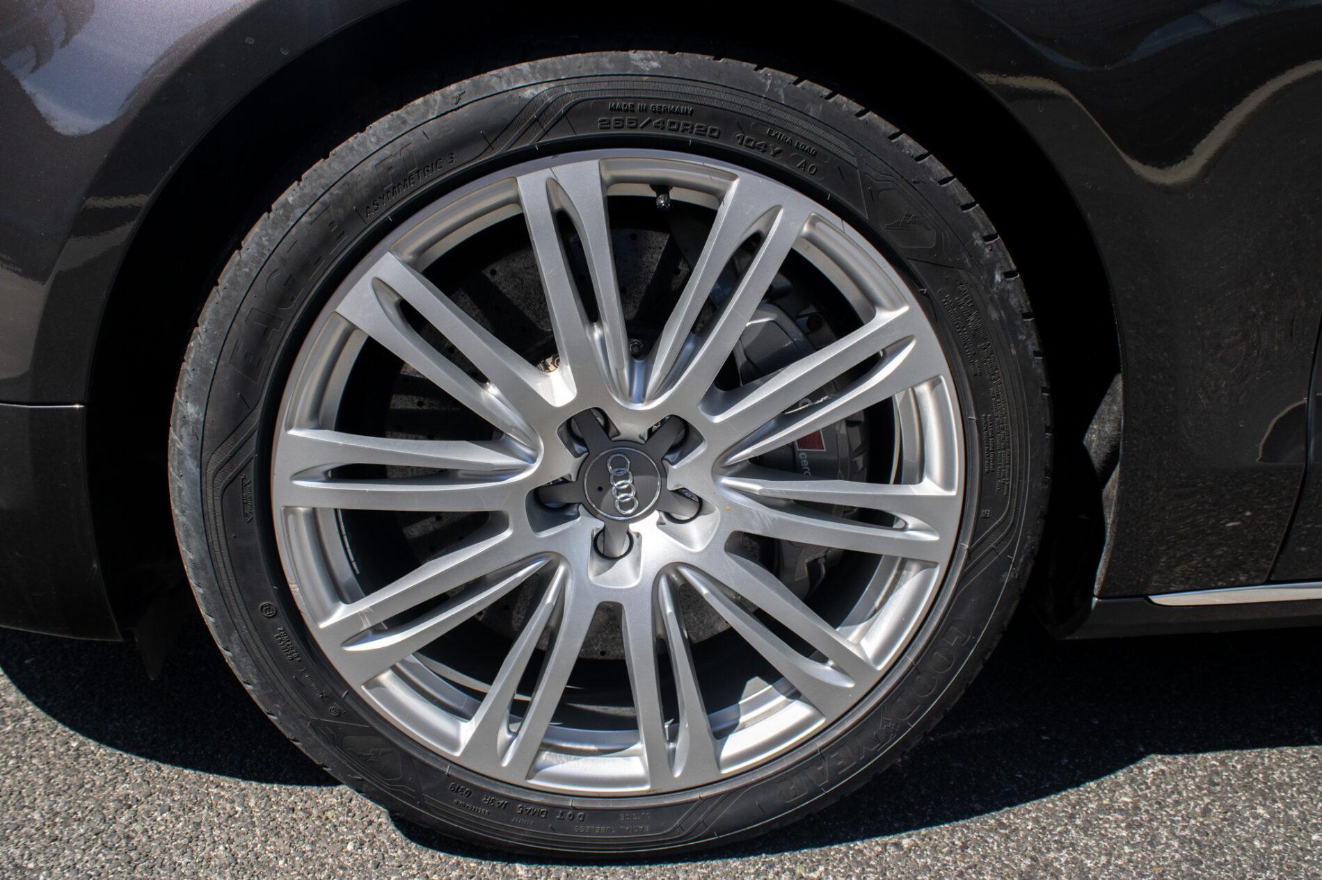 2013 AUDI A8, šedá sedan, 136 136 km