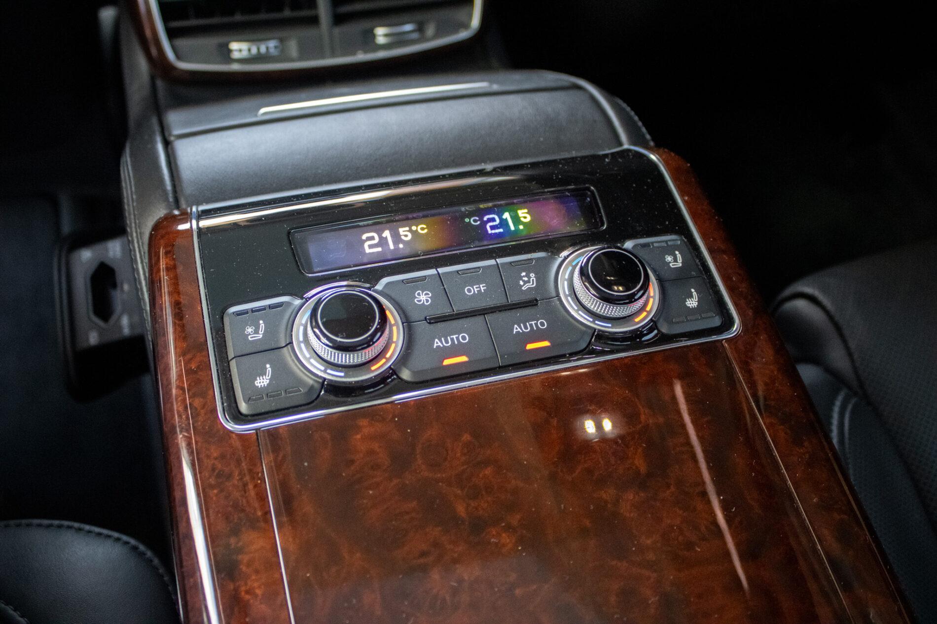 2013 AUDI A8, šedá sedan, 136 136 km