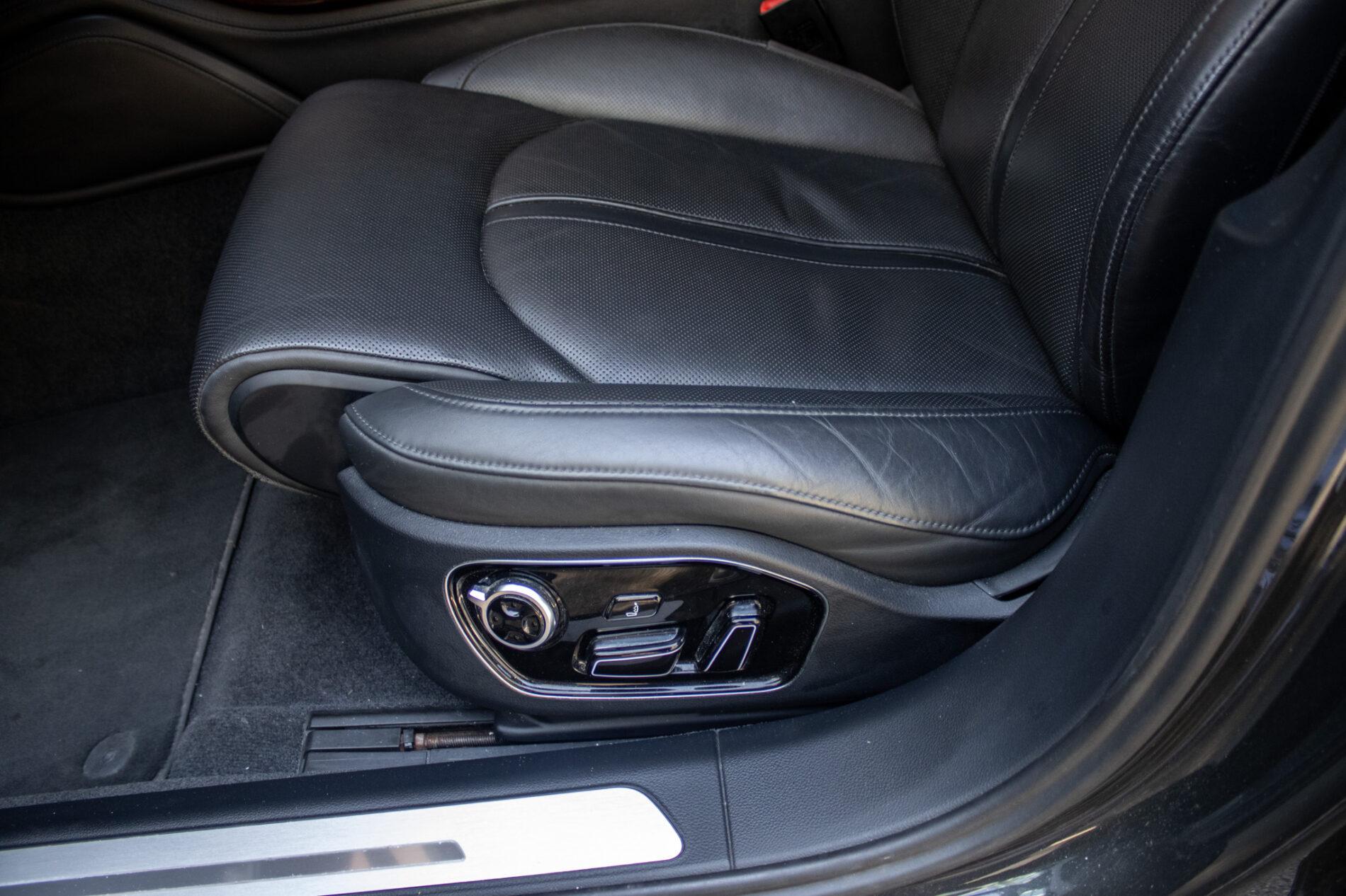 2013 AUDI A8, šedá sedan, 136 136 km