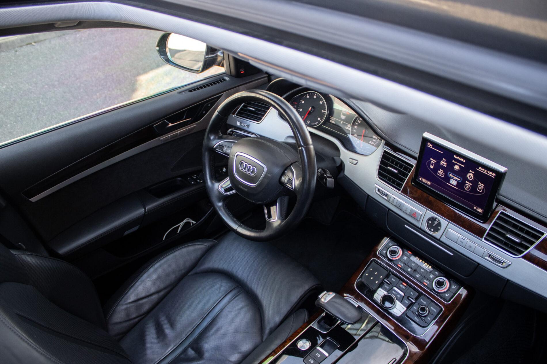 2013 AUDI A8, šedá sedan, 136 136 km