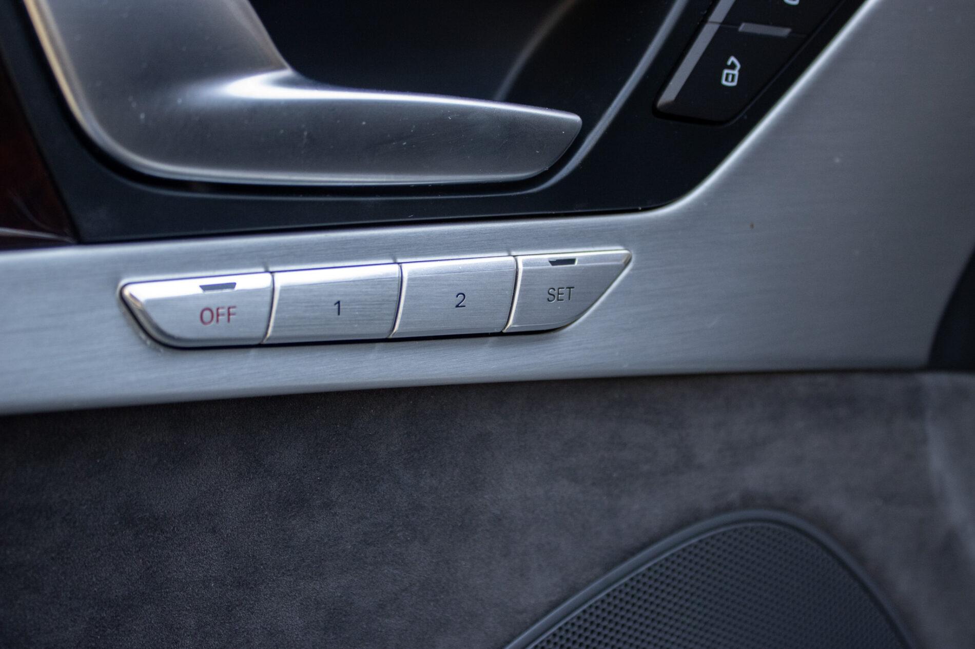2013 AUDI A8, šedá sedan, 136 136 km