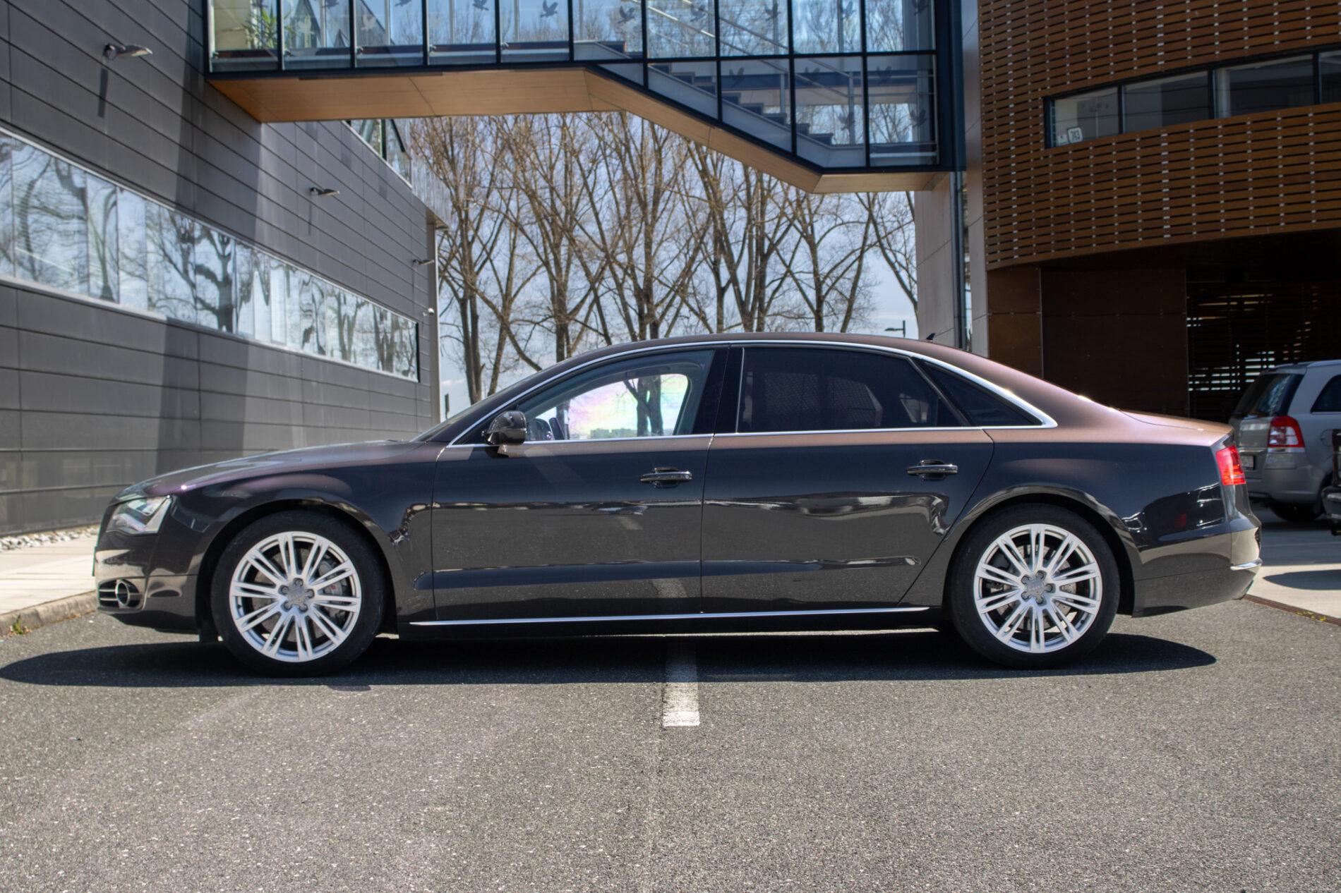2013 AUDI A8, šedá sedan, 136 136 km