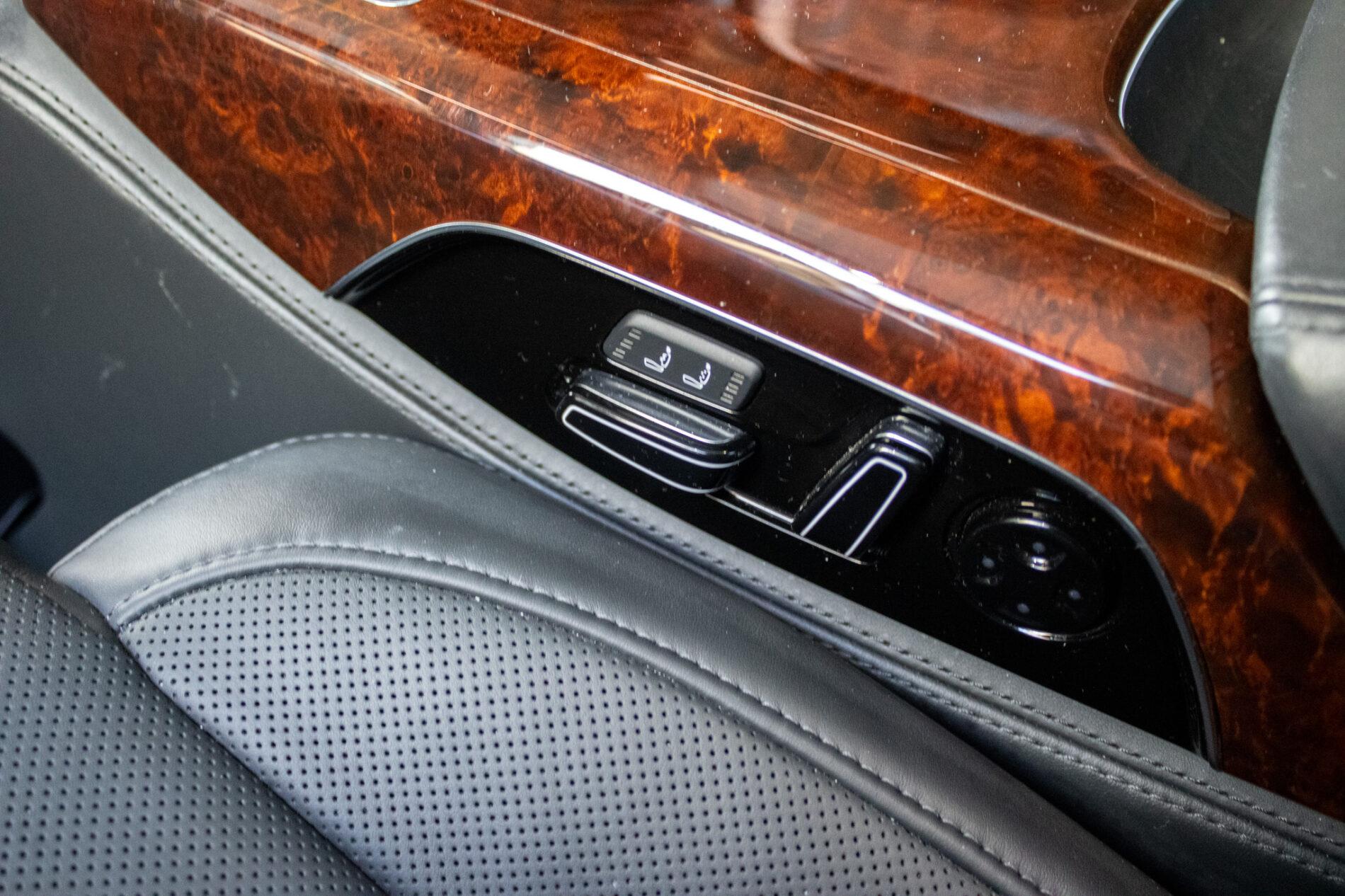 2013 AUDI A8, šedá sedan, 136 136 km