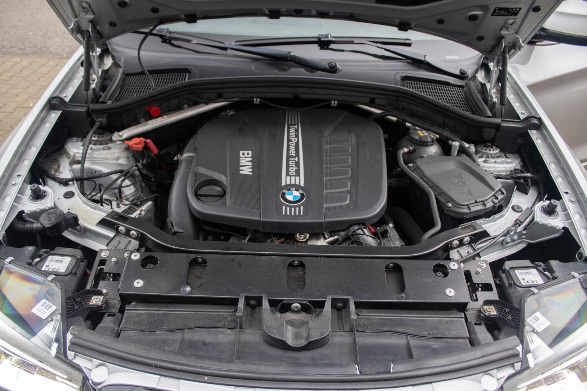 2018 BMW X4 35d, stříbrná suv, 128 717 km