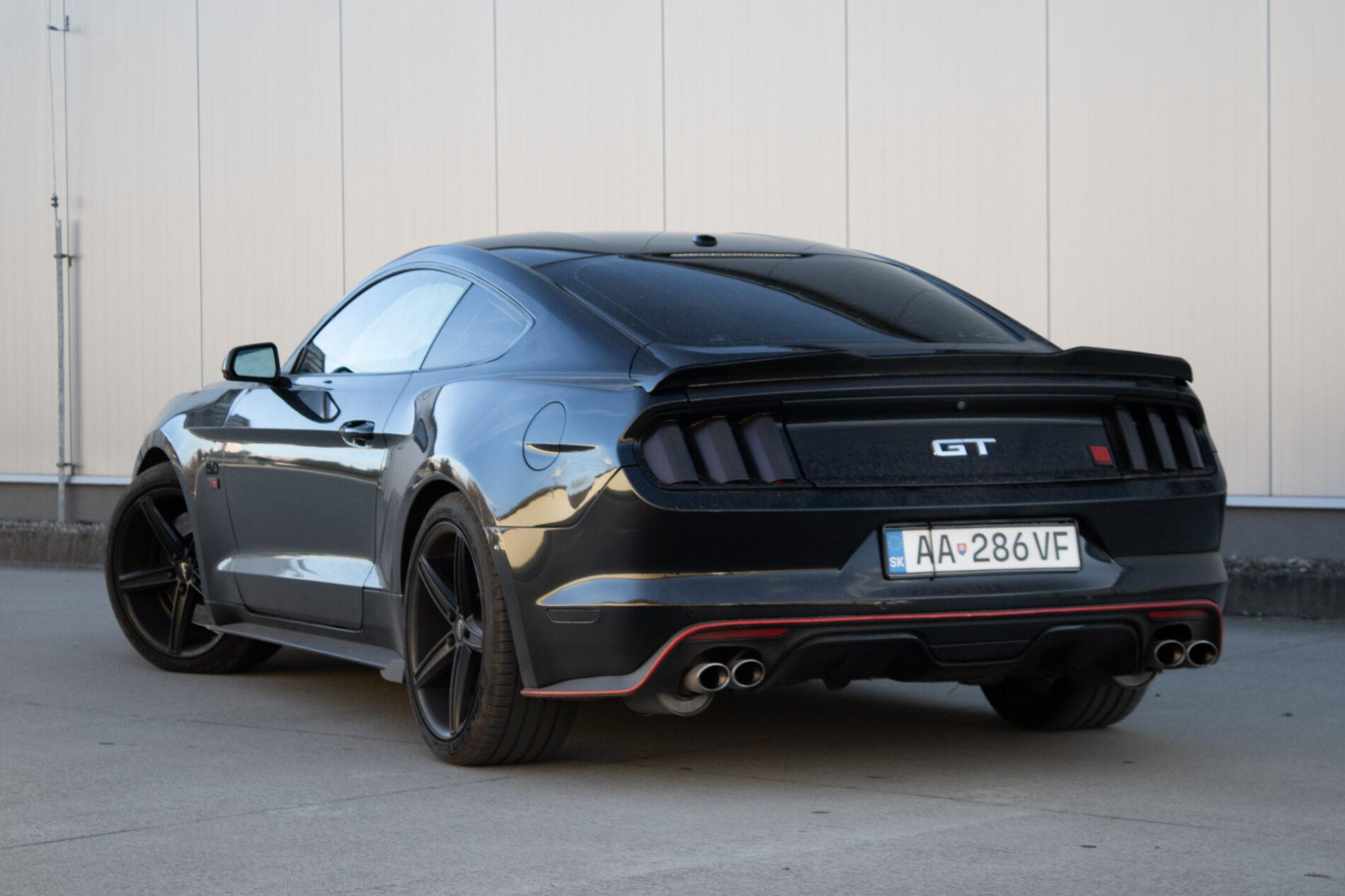 2016 Ford Mustang GT, černá kupé, 84 537 km