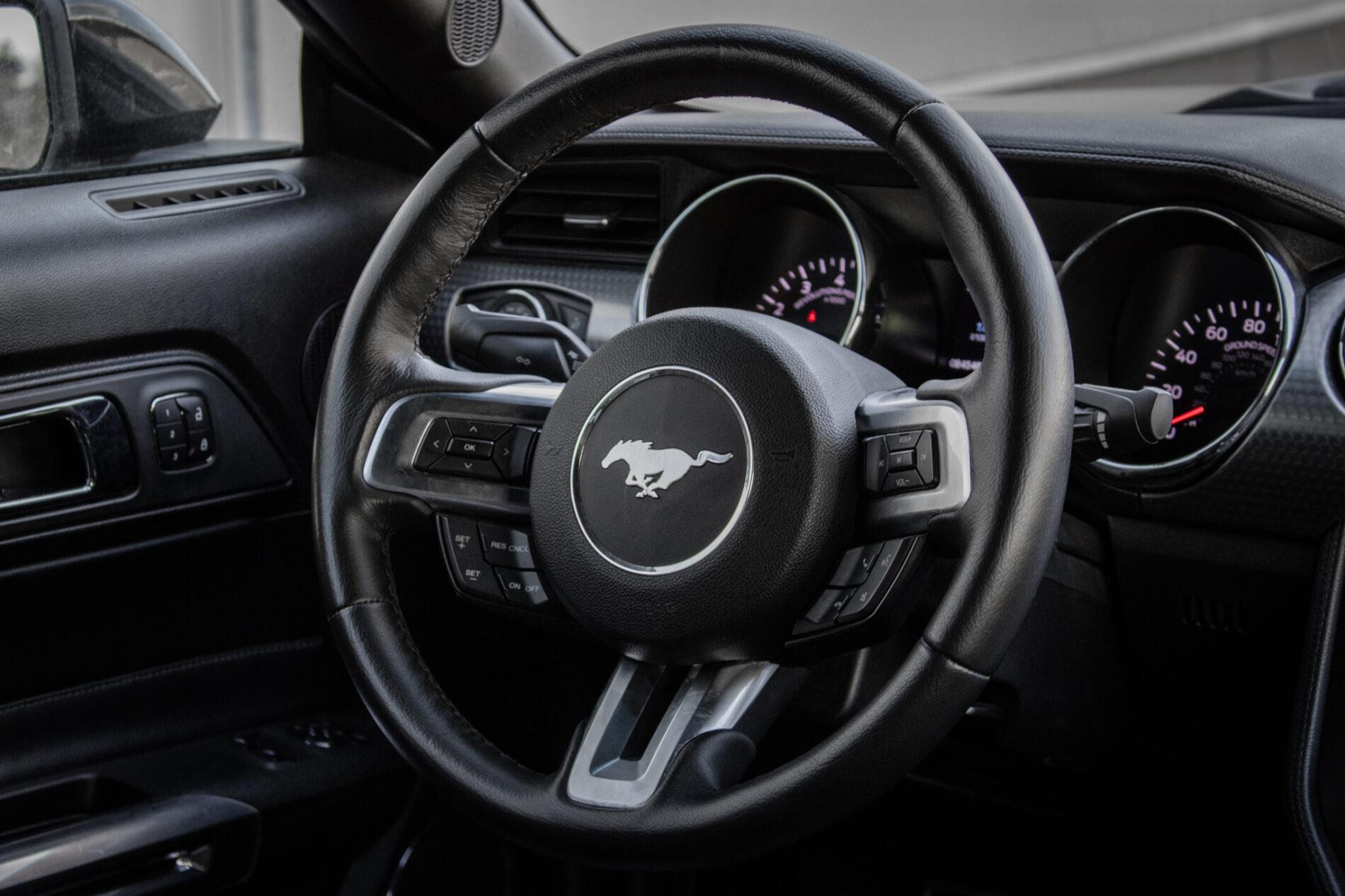 2016 Ford Mustang GT, černá kupé, 84 537 km