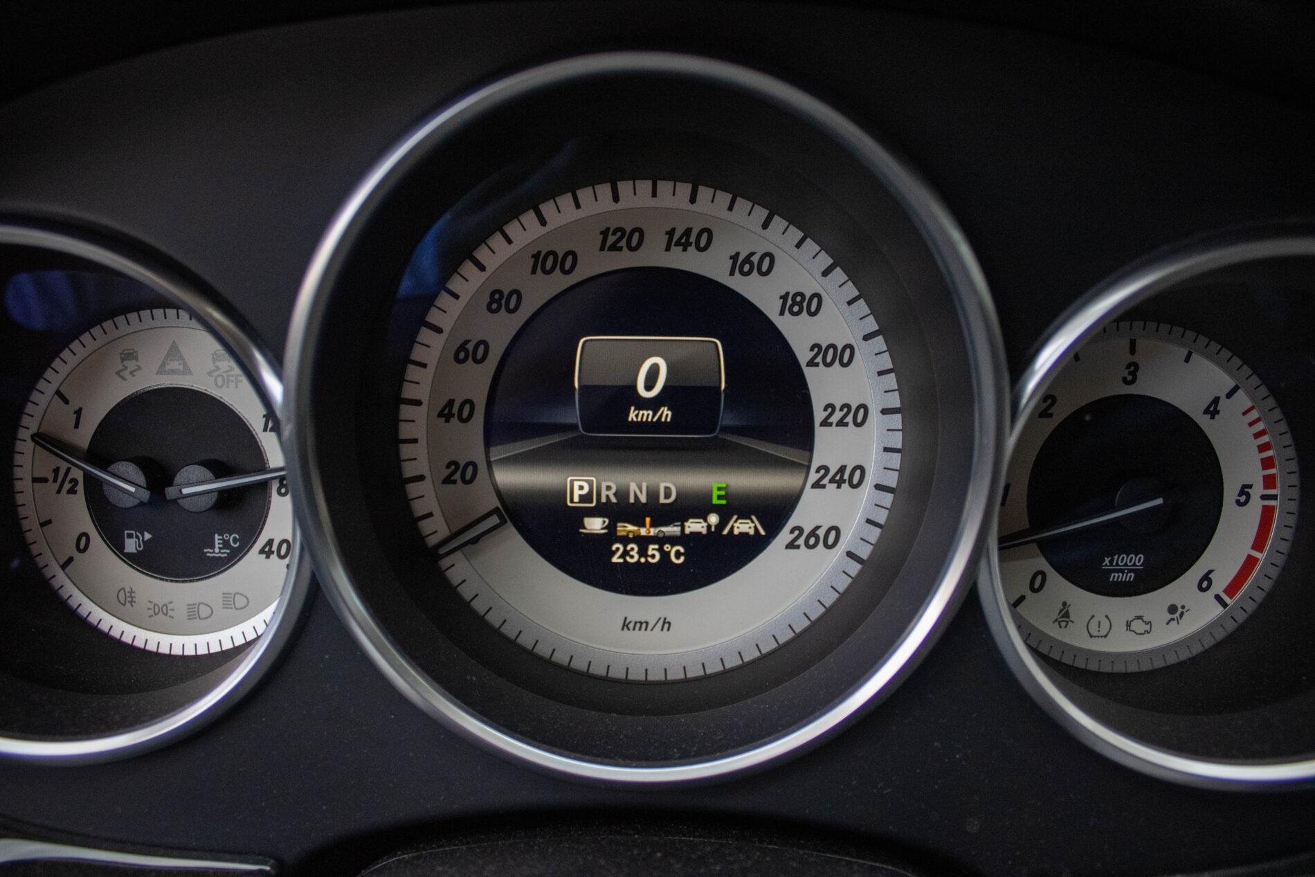 2013 Mercedes-Benz CLS 350 CDI, šedá kombi, 256 400 km