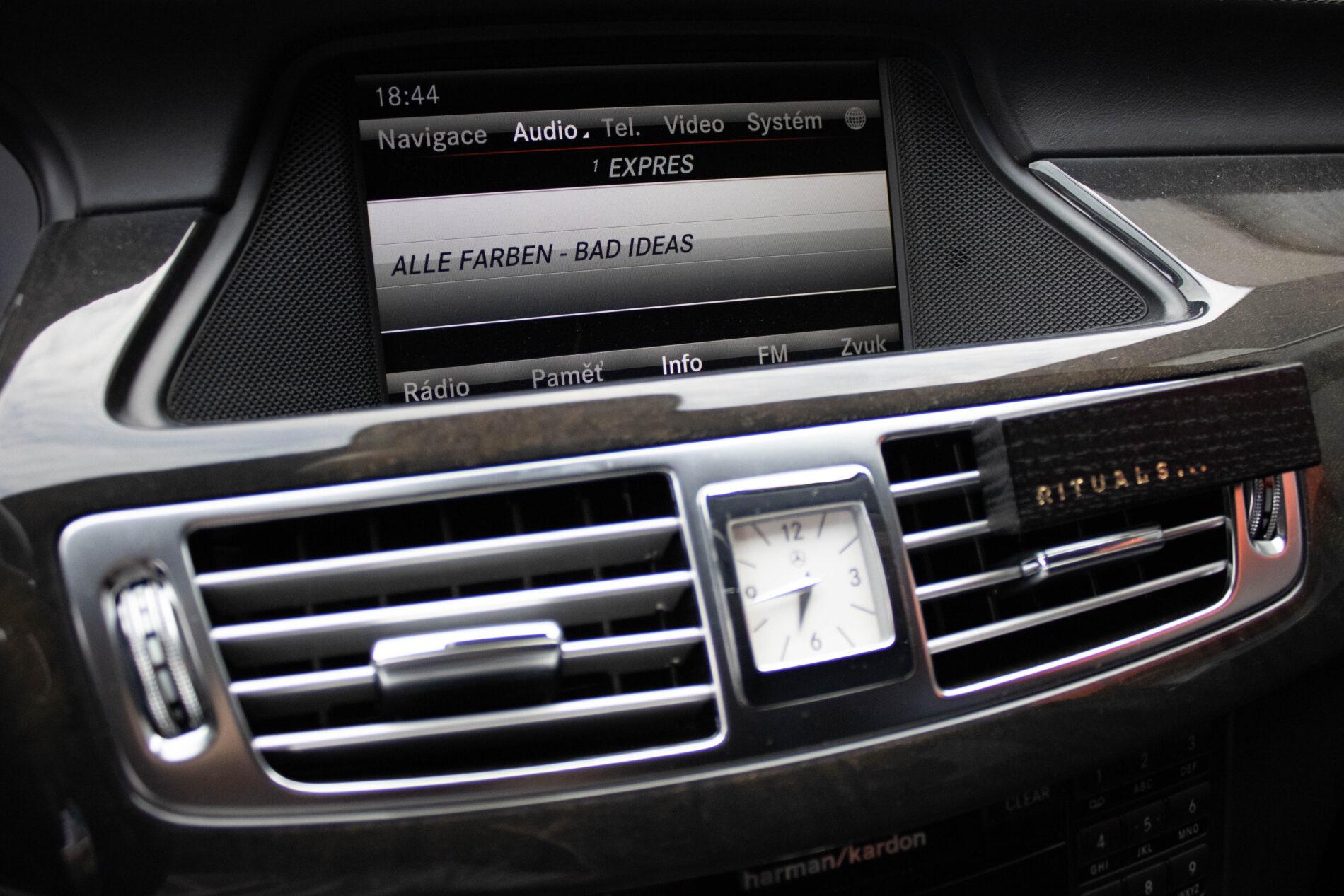2013 Mercedes-Benz CLS 350 CDI, šedá kombi, 256 400 km