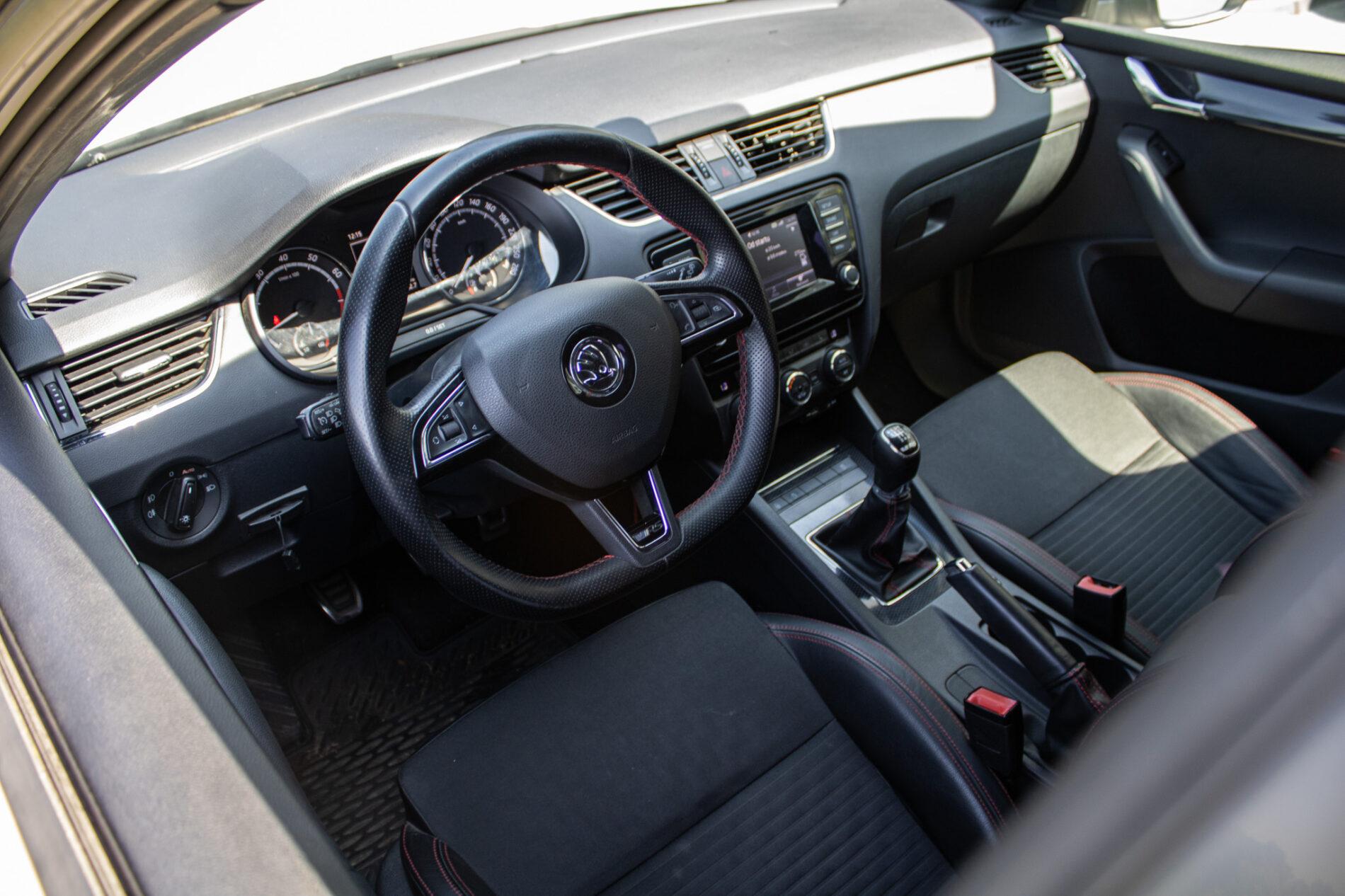 2014 Skoda Octavia RS, bílá kombi, 171 532 km