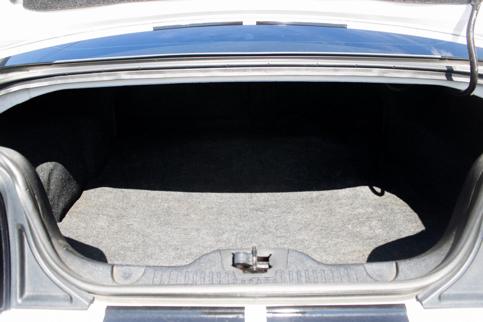 2012 Ford Mustang, bílá kupé, 198 960 km