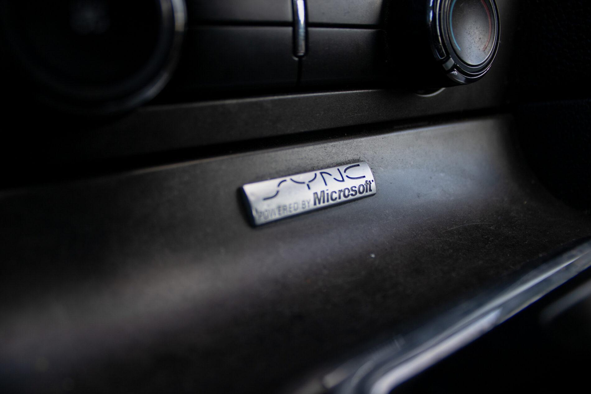 2012 Ford Mustang, bílá kupé, 198 960 km