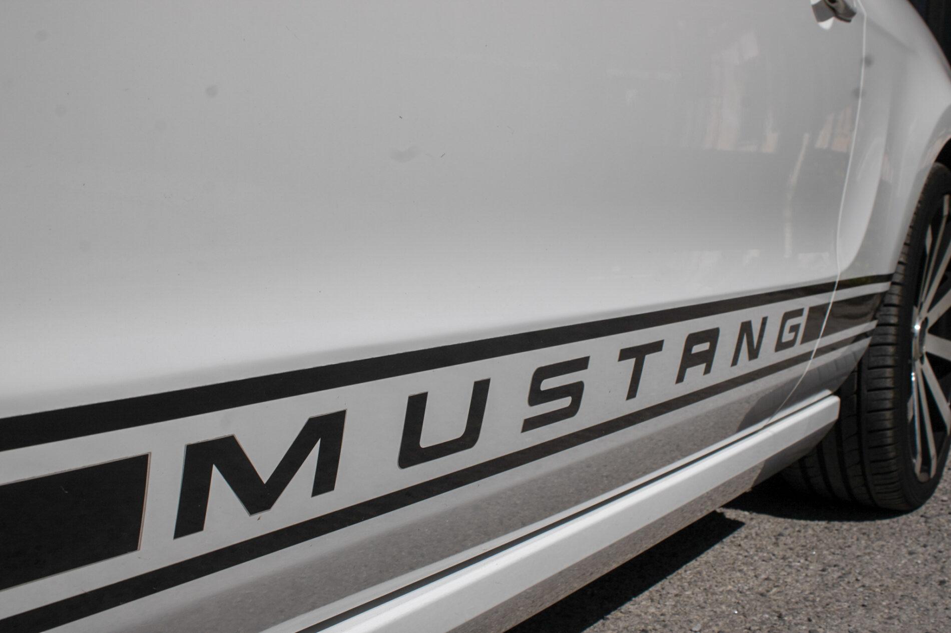 2012 Ford Mustang, bílá kupé, 198 960 km