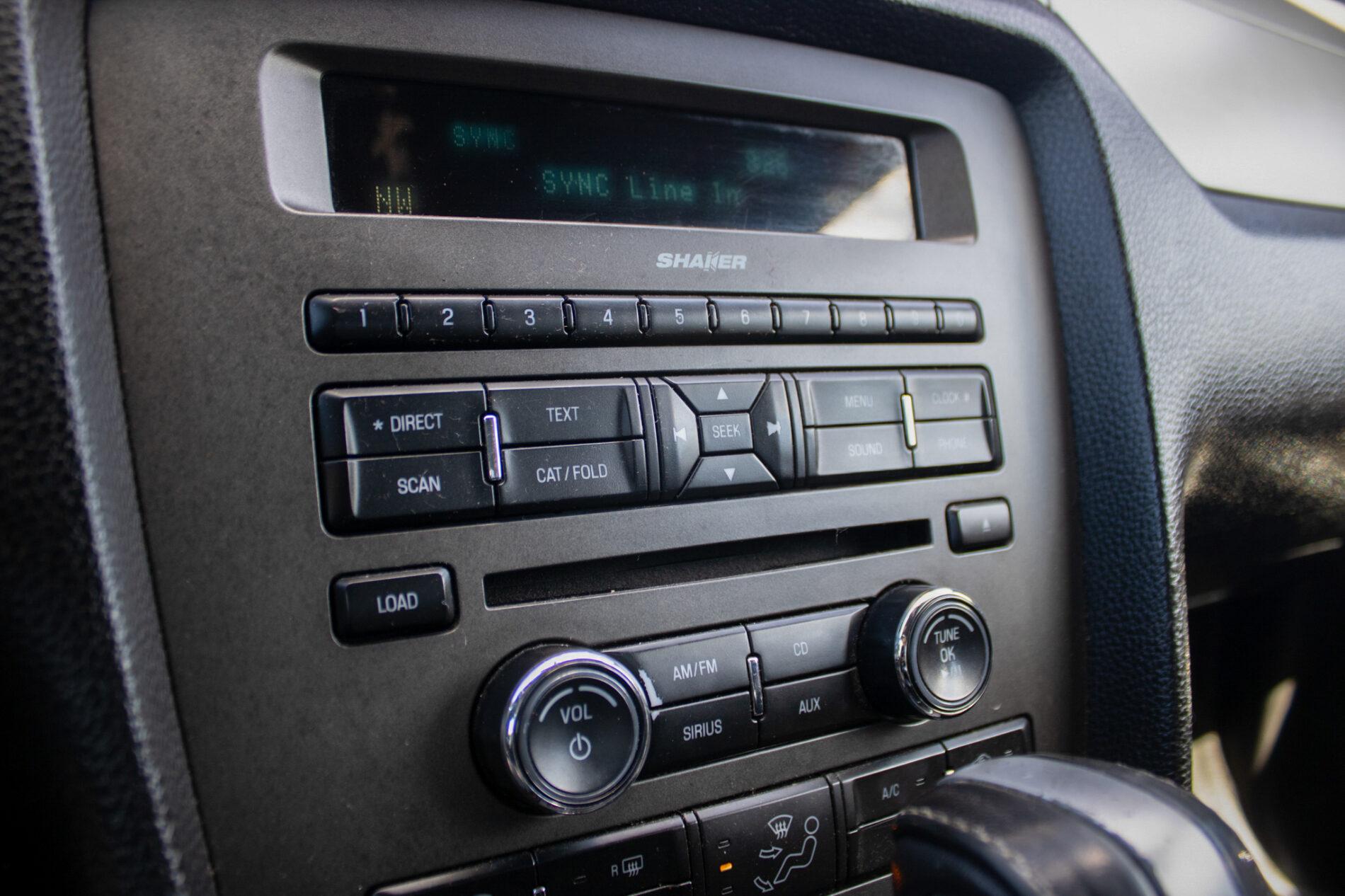 2012 Ford Mustang, bílá kupé, 198 960 km