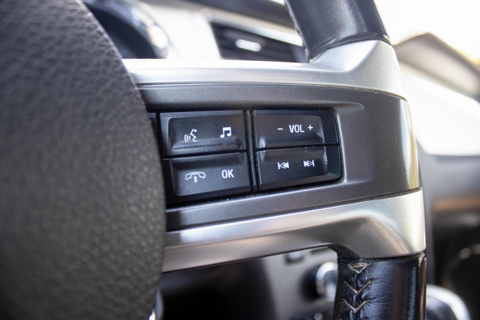 2012 Ford Mustang, bílá kupé, 198 960 km