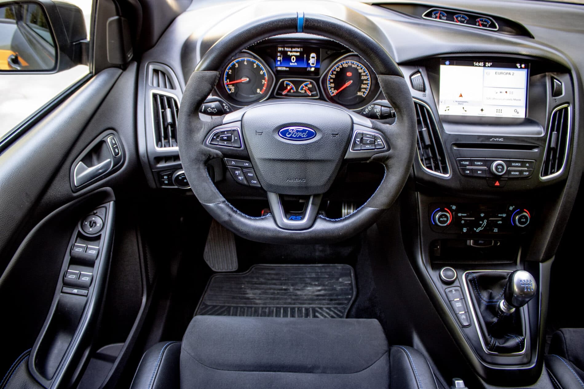 2017 Ford Focus RS, šedá hatchback, 86 326 km