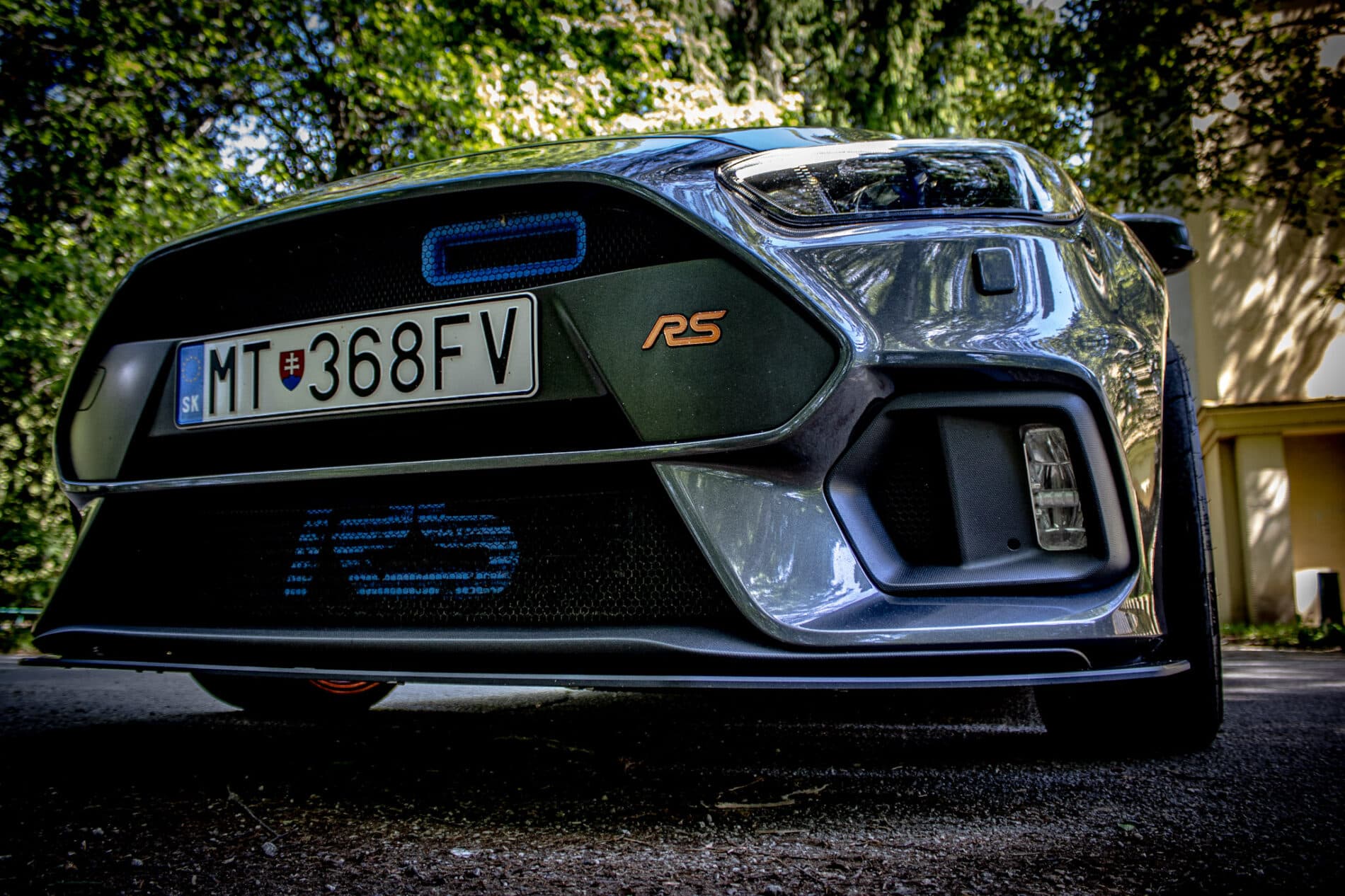 2017 Ford Focus RS, šedá hatchback, 86 326 km