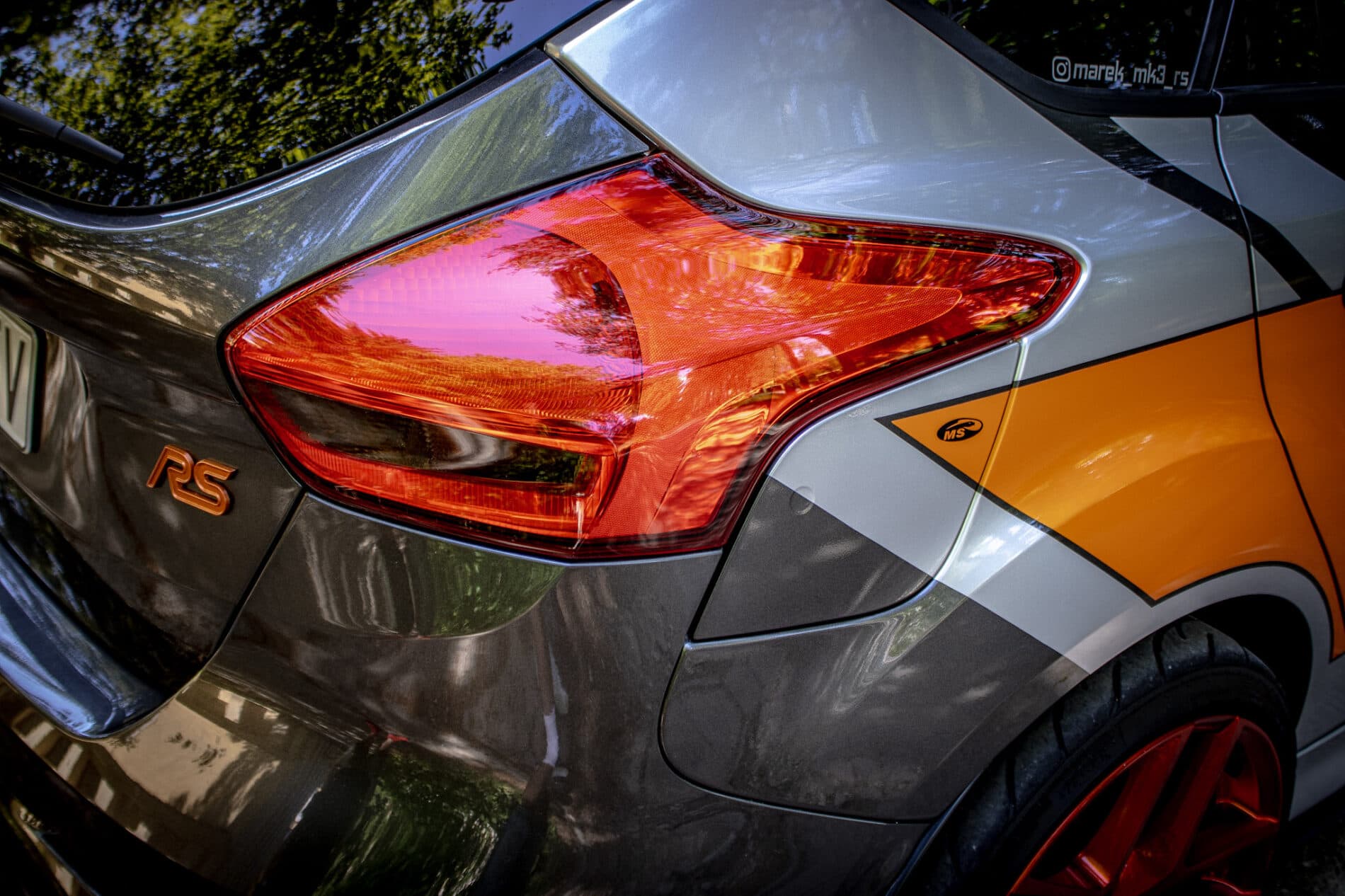 2017 Ford Focus RS, šedá hatchback, 86 326 km