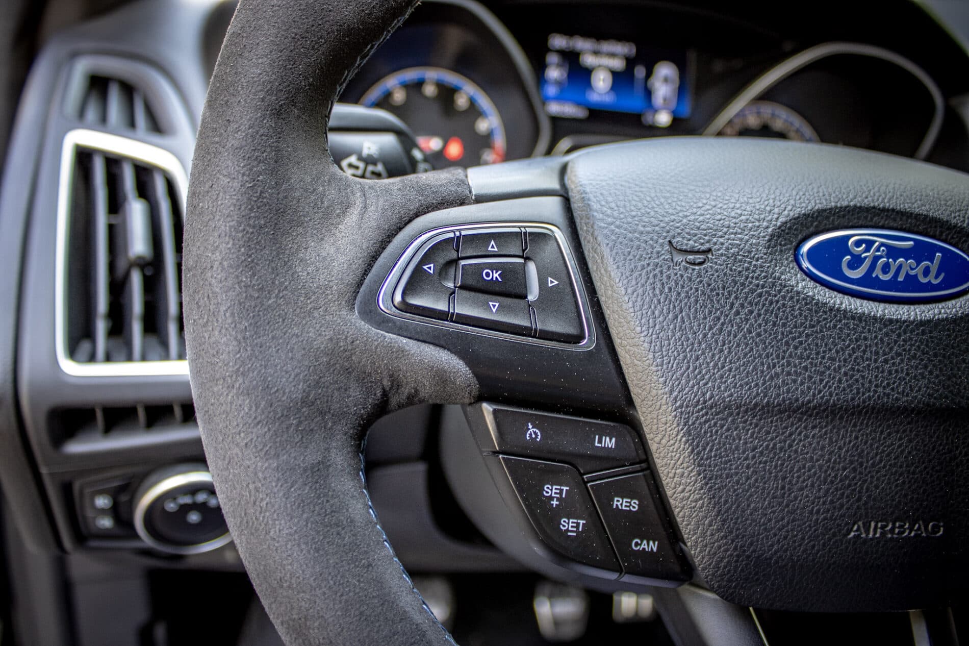 2017 Ford Focus RS, šedá hatchback, 86 326 km