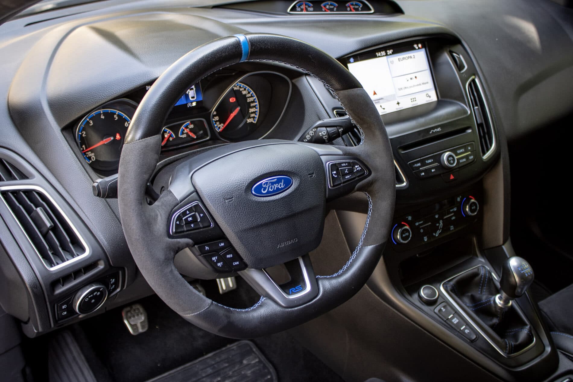 2017 Ford Focus RS, šedá hatchback, 86 326 km