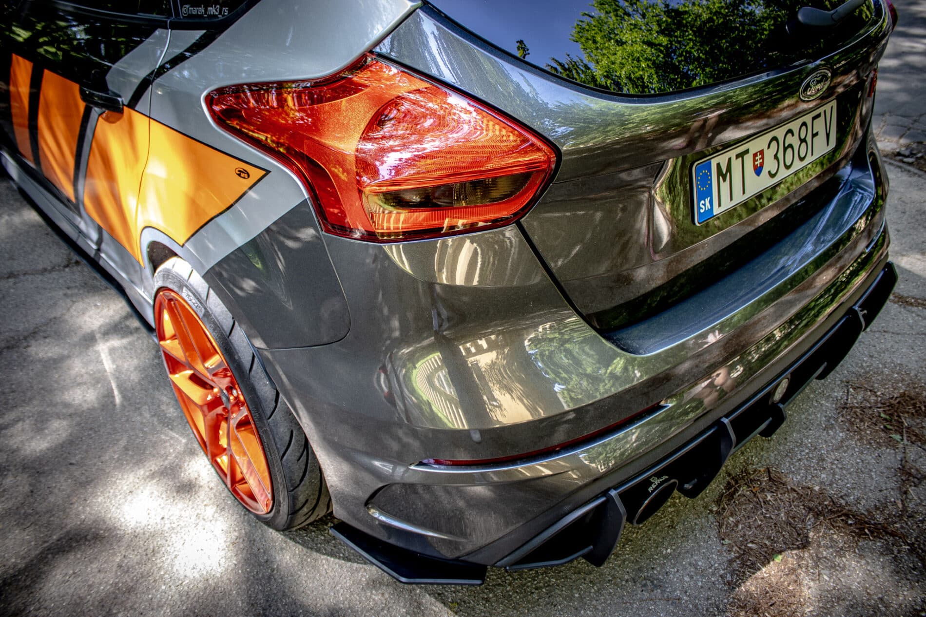 2017 Ford Focus RS, šedá hatchback, 86 326 km