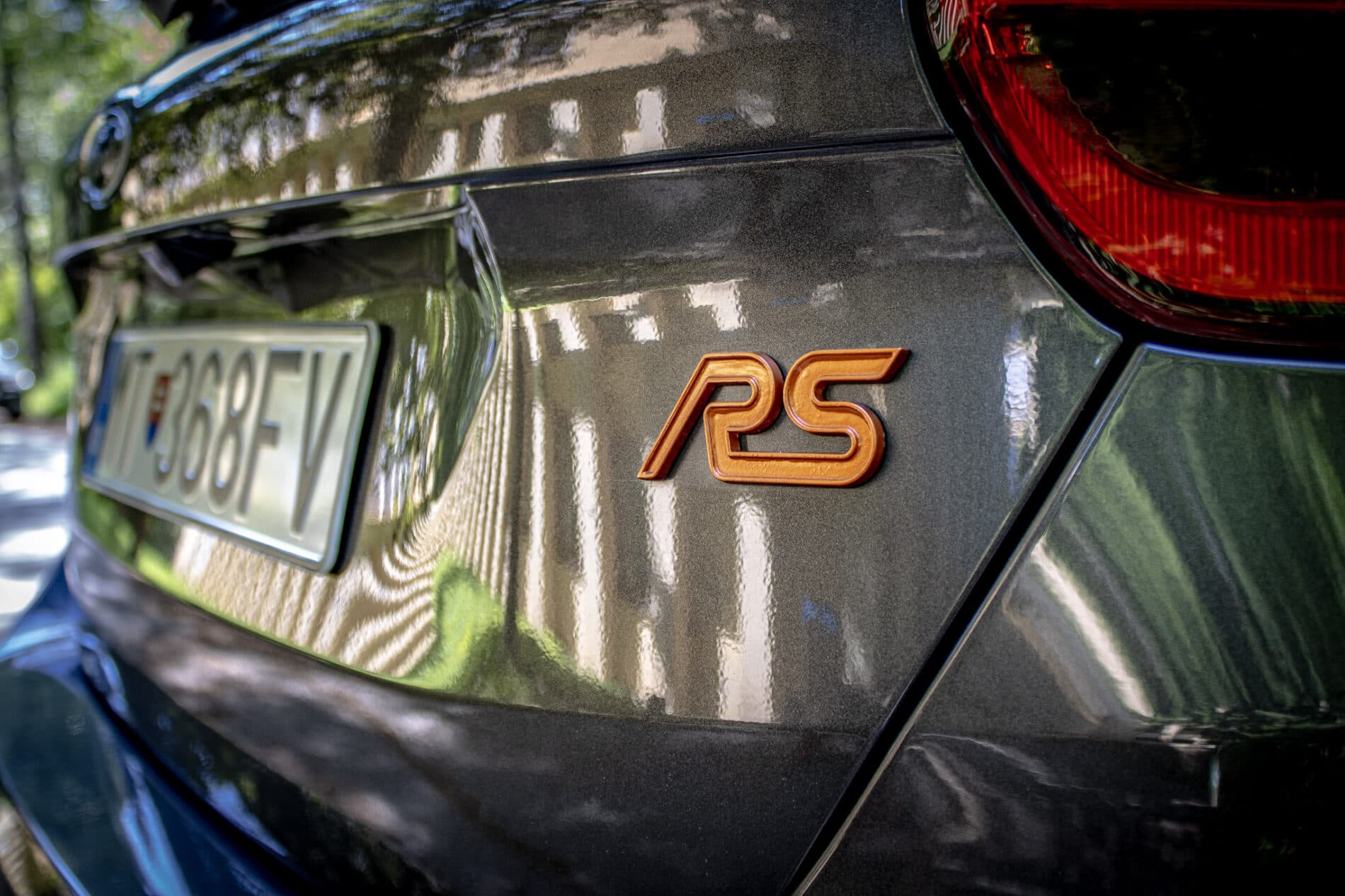 2017 Ford Focus RS, šedá hatchback, 86 326 km